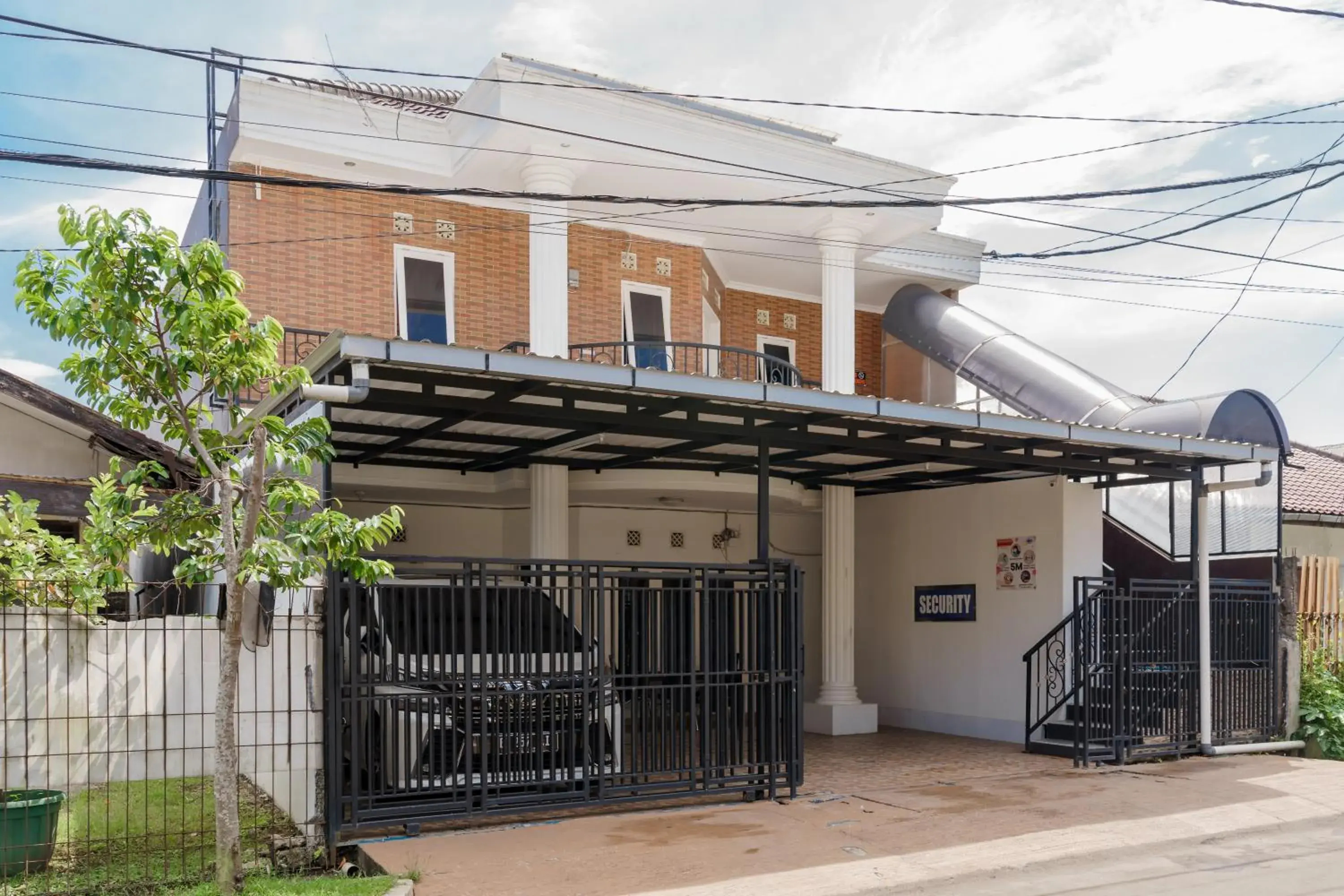 Property building in Fast Hous Syariah Bogor Mitra RedDoorz Property building in Fast Hous Syariah Bogor Mitra RedDoorz