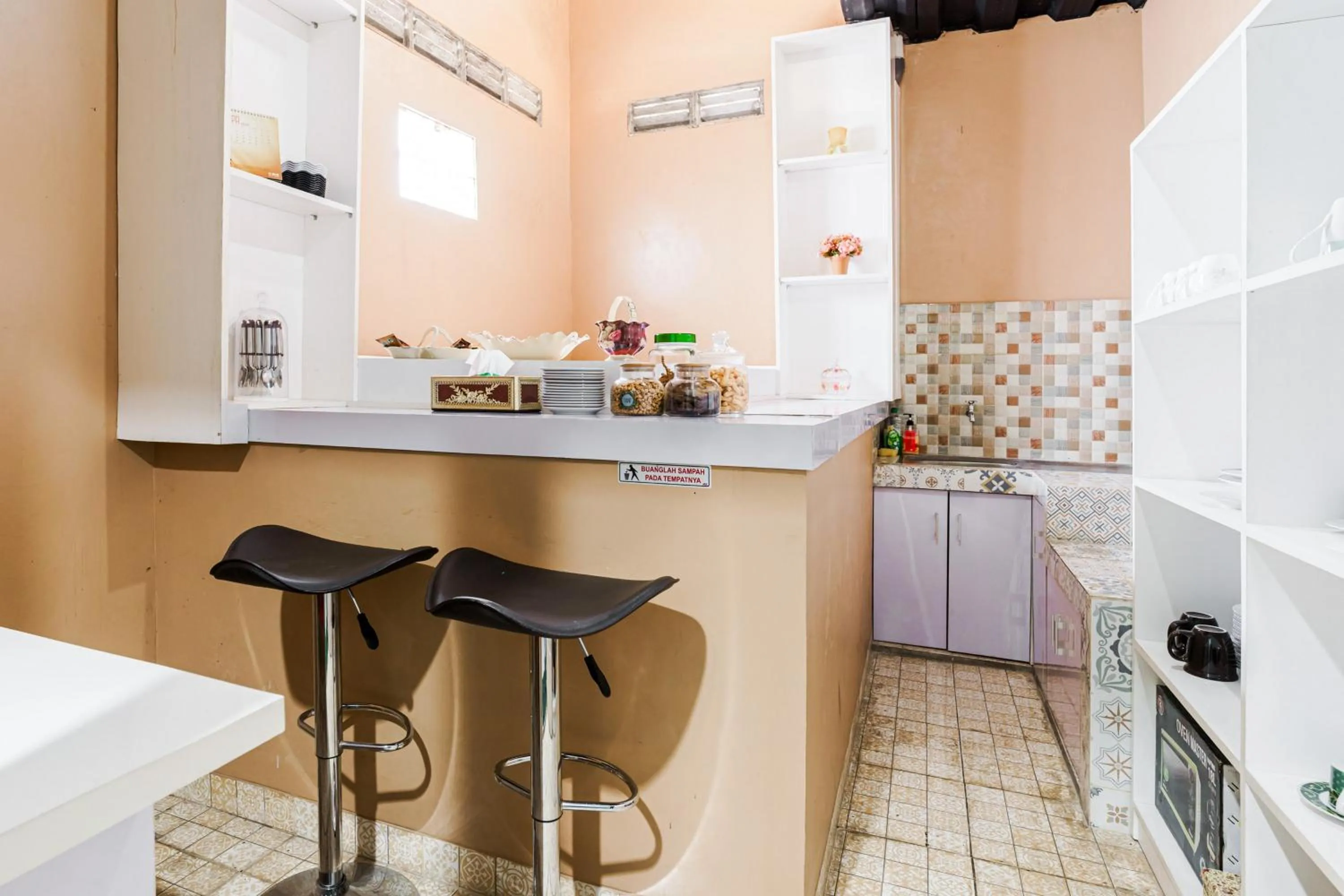 Kitchen or kitchenette in Fast Hous Syariah Bogor Mitra RedDoorz