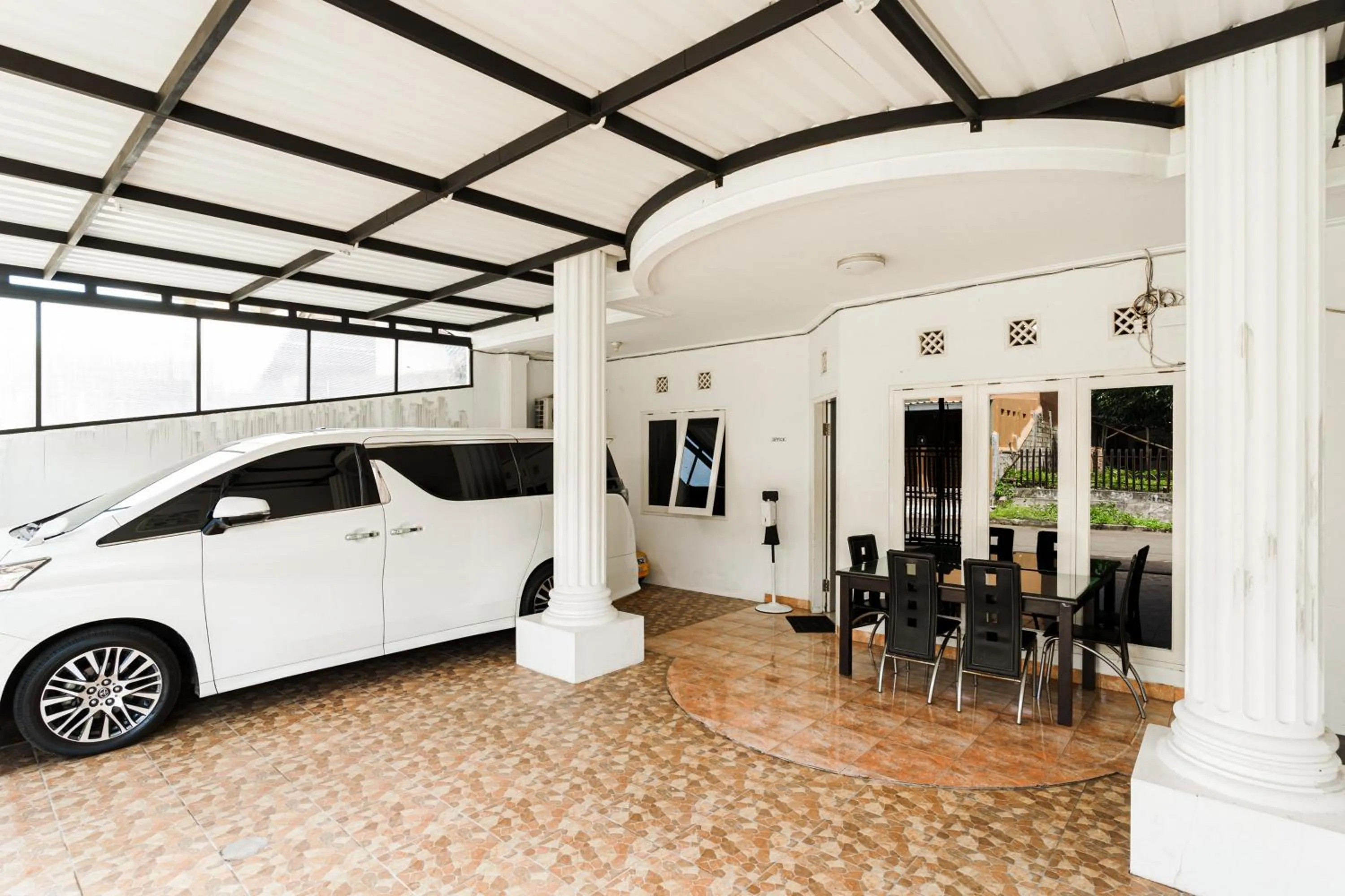 Parking in Fast Hous Syariah Bogor Mitra RedDoorz