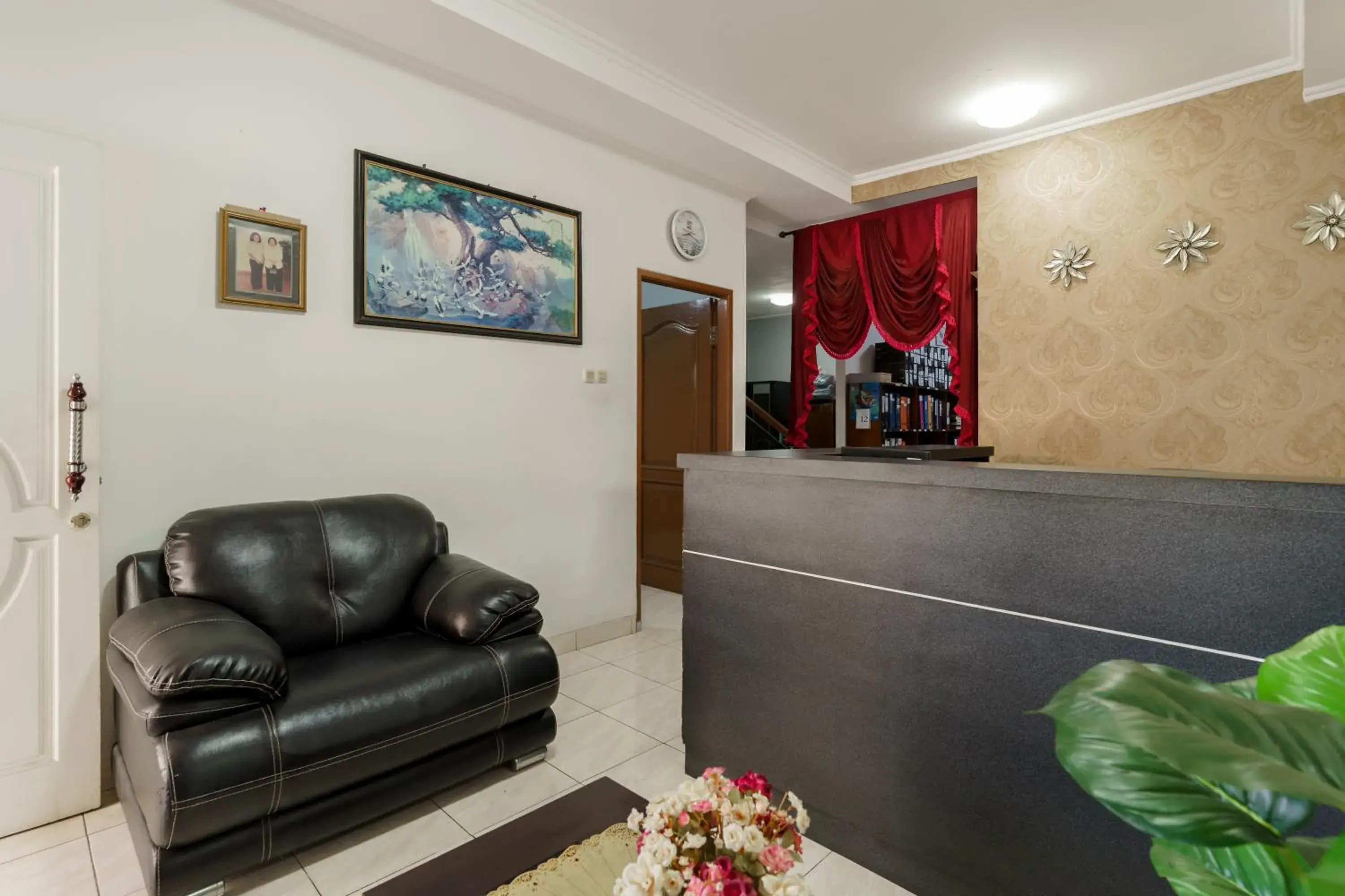 Lobby or reception in Fast Hous Syariah Bogor Mitra RedDoorz Lobby or reception in Fast Hous Syariah Bogor Mitra RedDoorz