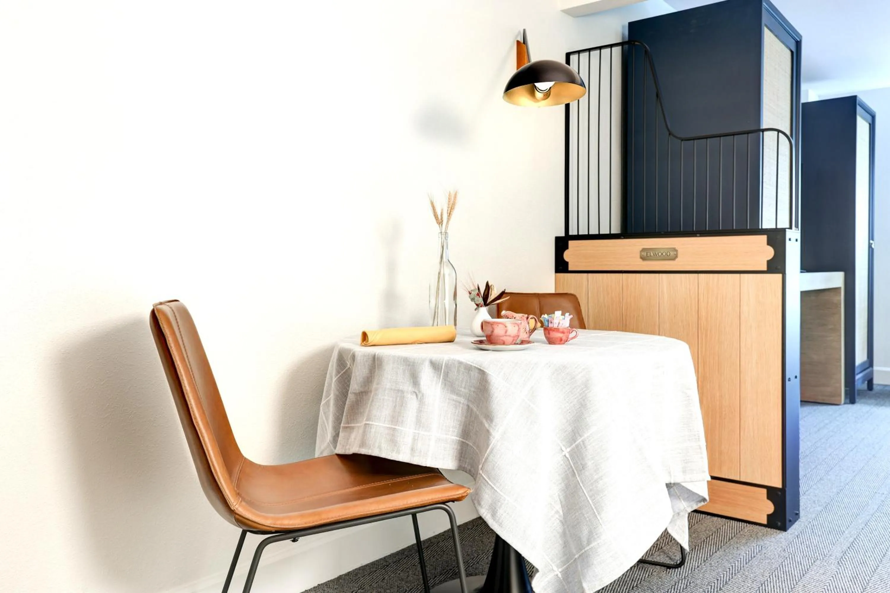 Kitchen or kitchenette in Elwood Hotel & Suites