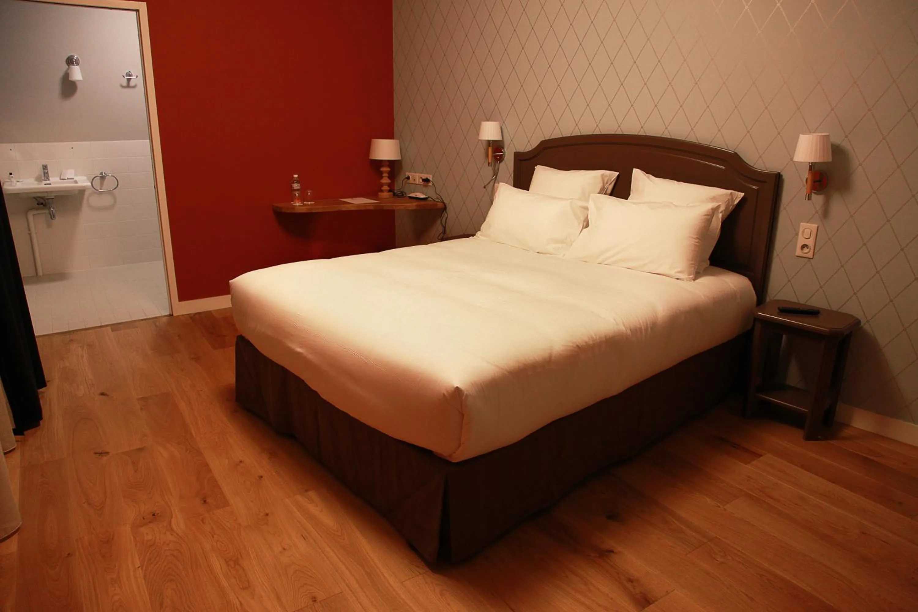 Bed in Hôtel Le Gentleman