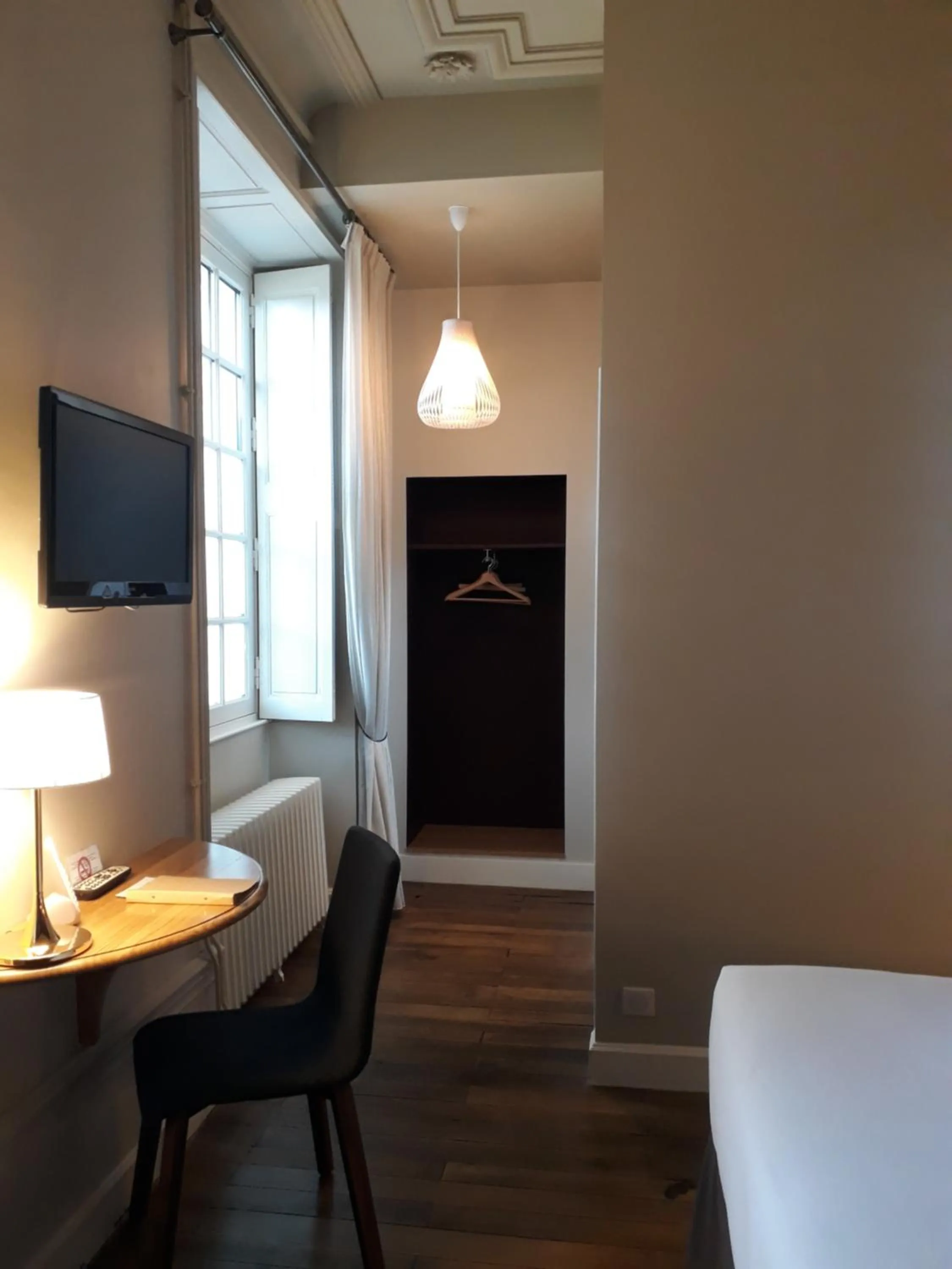 Photo of the whole room, Bed in Hôtel Le Gentleman