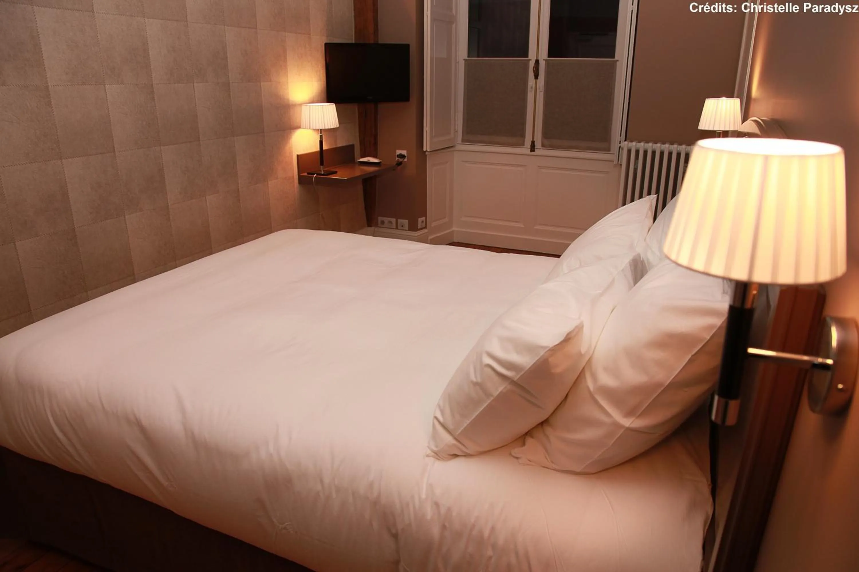 Bedroom, Bed in Hôtel Le Gentleman