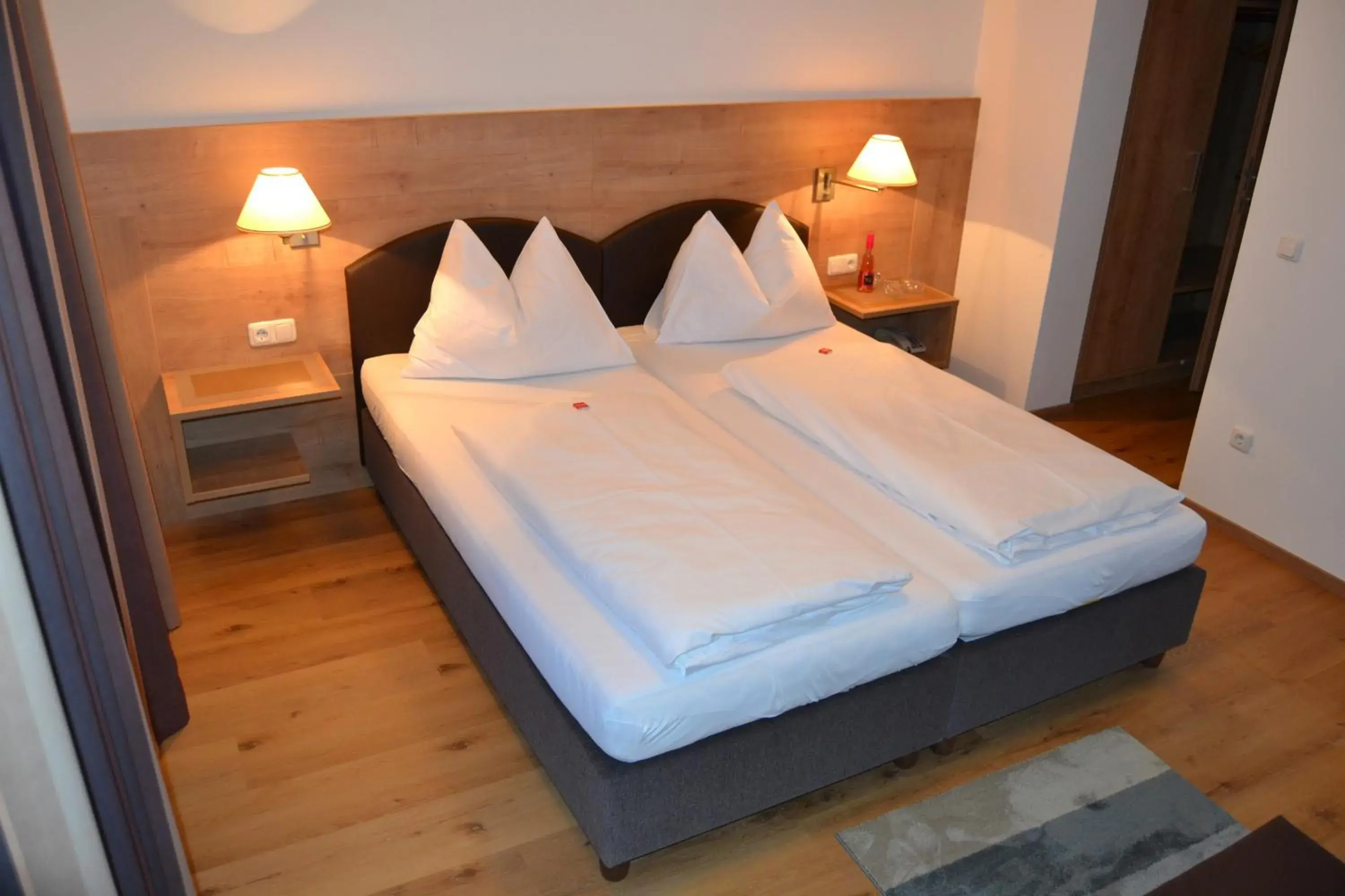 Family Room (2 Adults + 2 Children) in Gästehaus Elisabeth Family Room (2 Adults + 2 Children) in Gästehaus Elisabeth