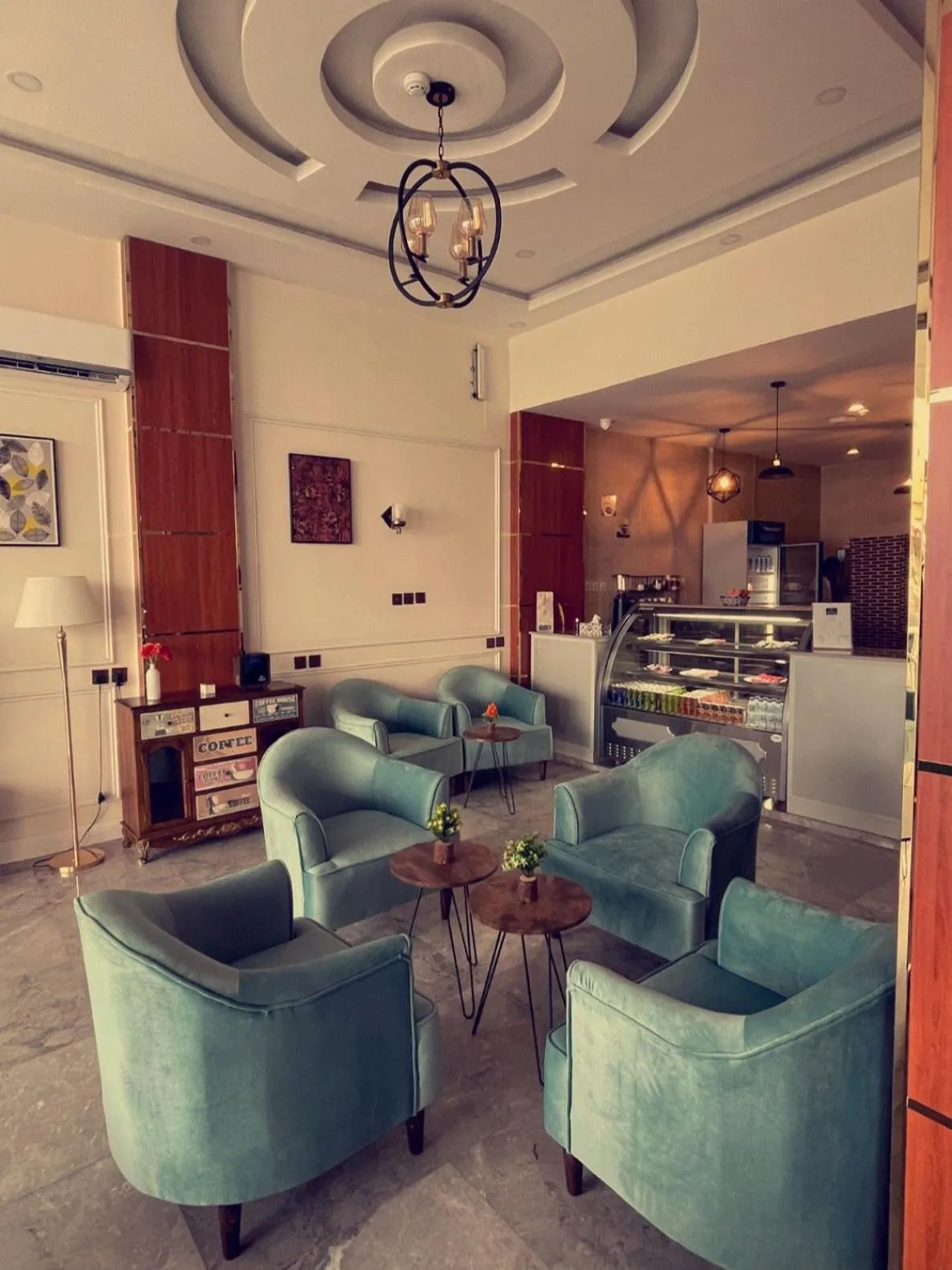 Restaurant/places to eat in Diaara Hotel Appartments