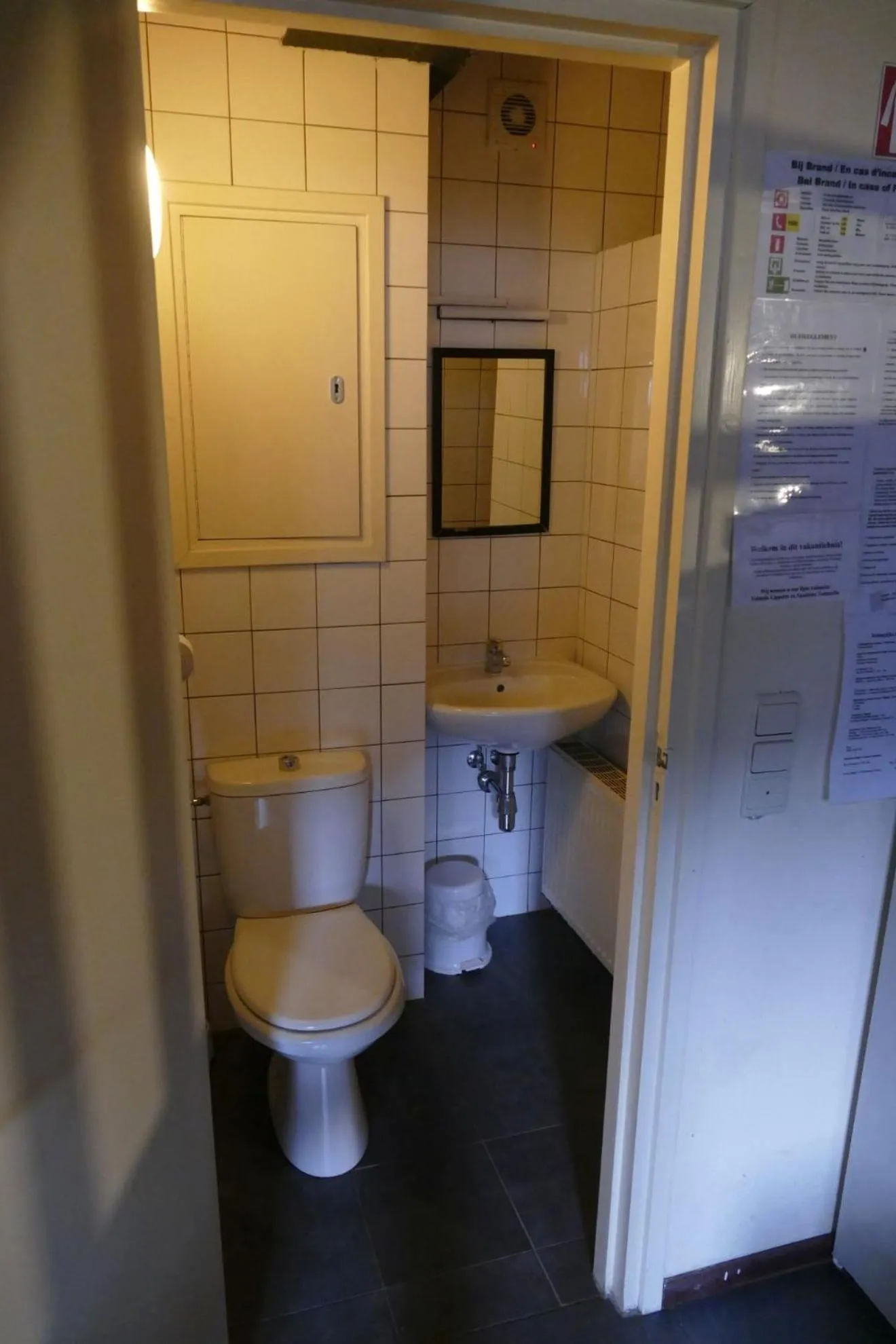 Toilet in Apartments Cour d'Aix