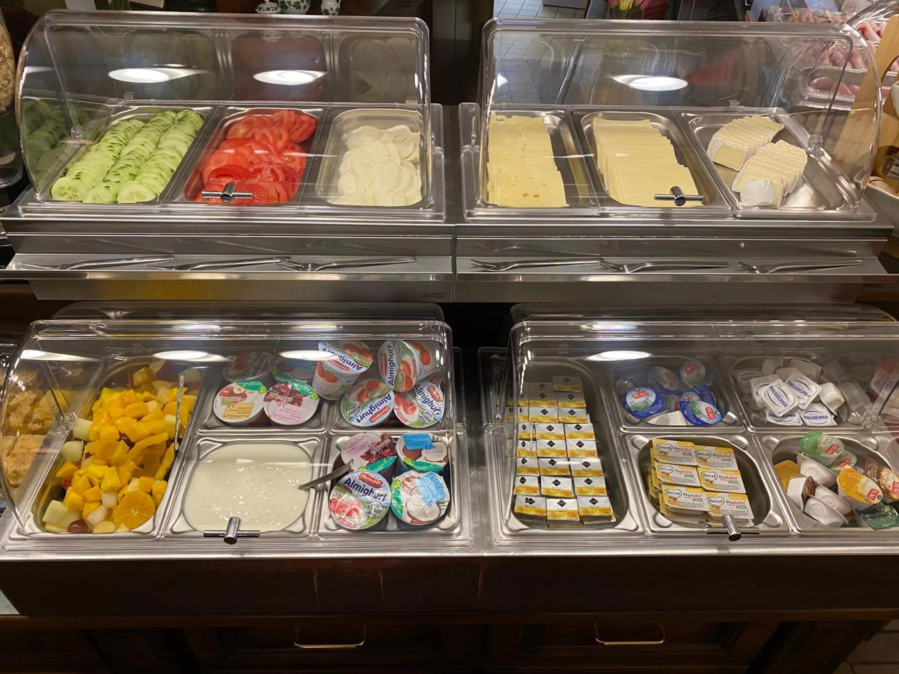 Buffet breakfast in Hotel Altes Winzerhaus