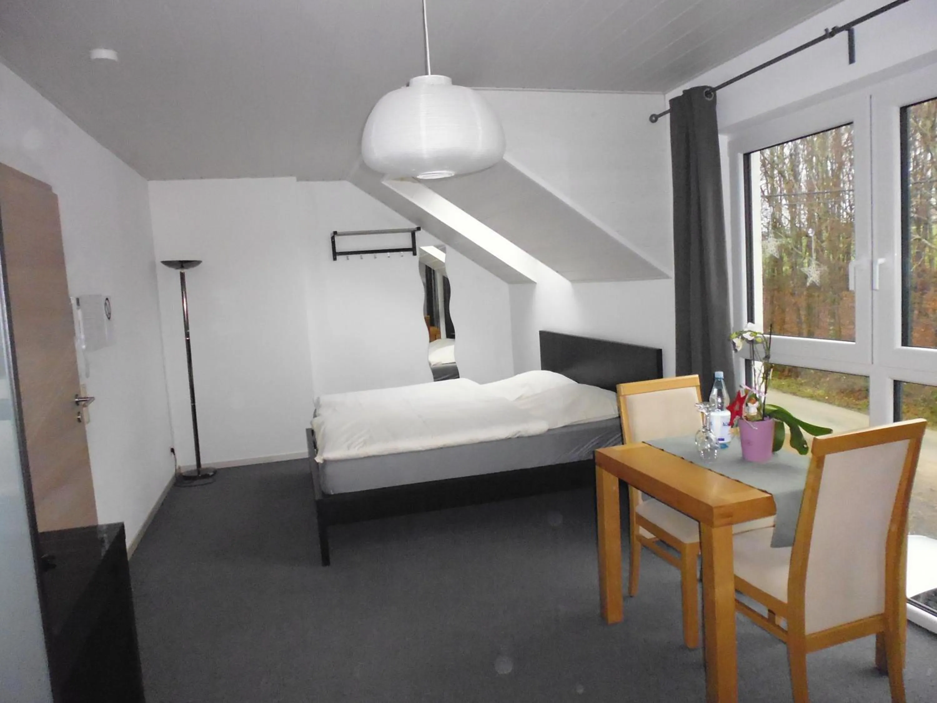 Photo of the whole room, Bed in B&B V.K. PGmbH