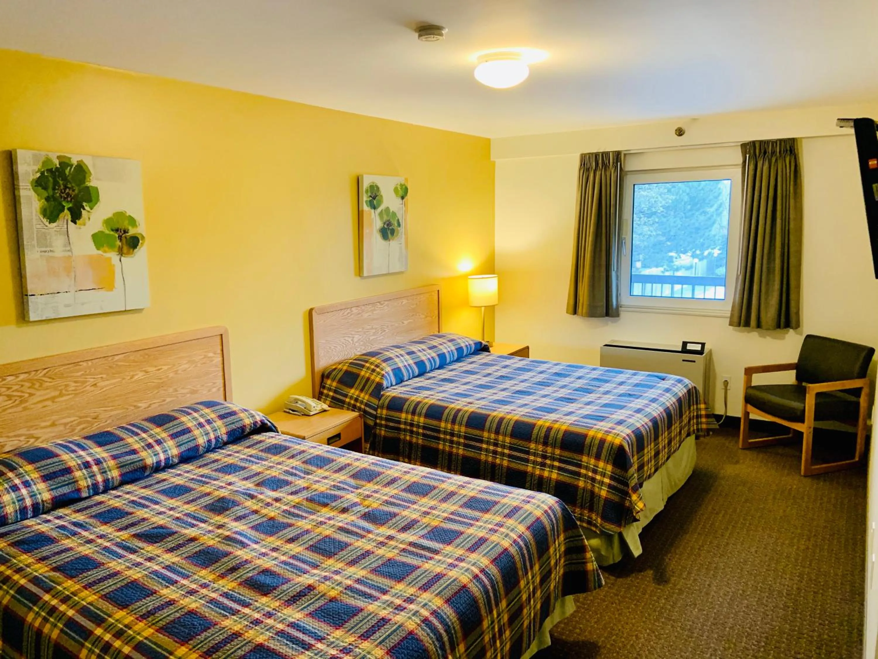 Bedroom, Bed in Green Acres Motel