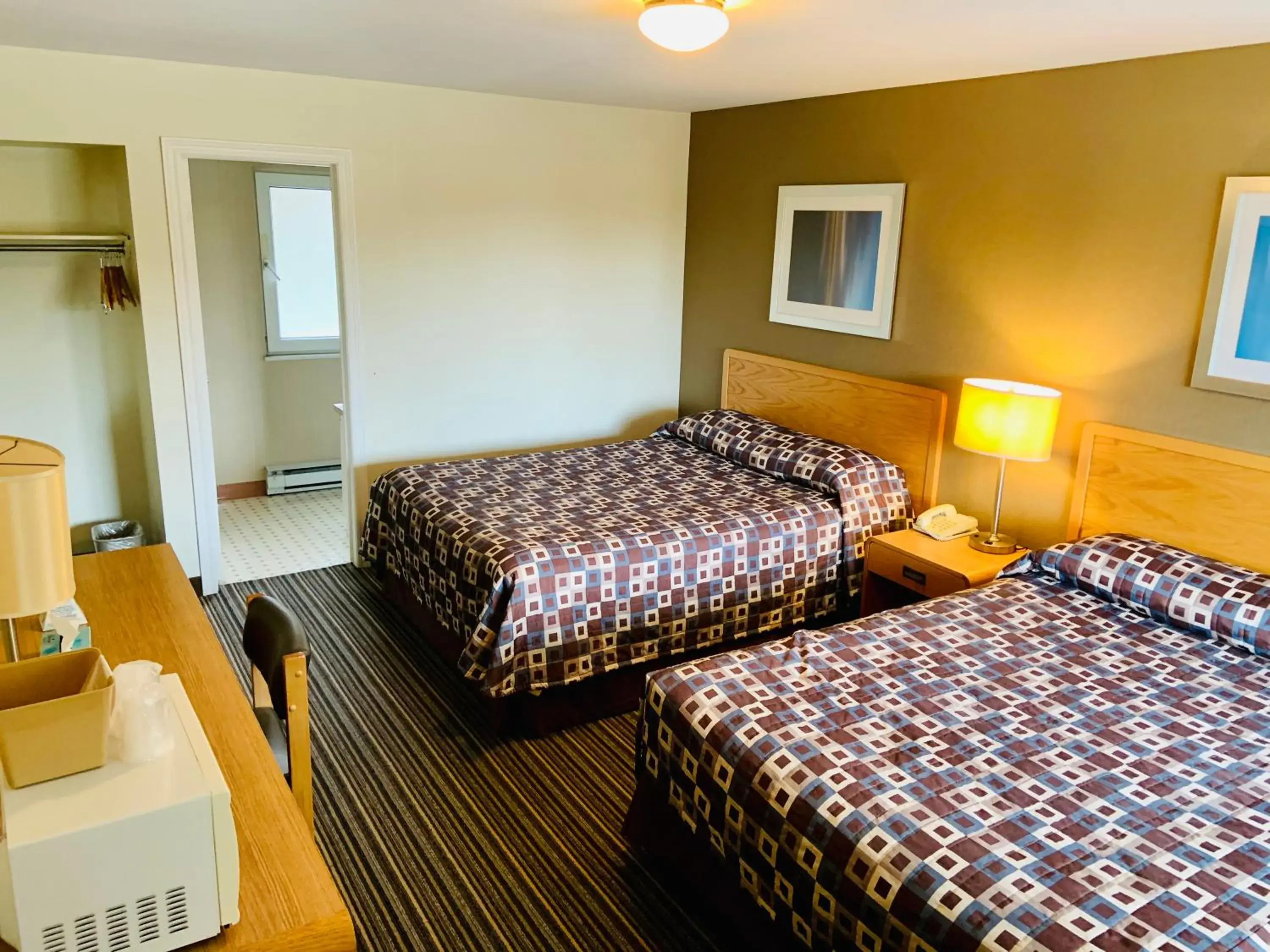 Queen Room with Two Queen Beds in Green Acres Motel Queen Room with Two Queen Beds in Green Acres Motel