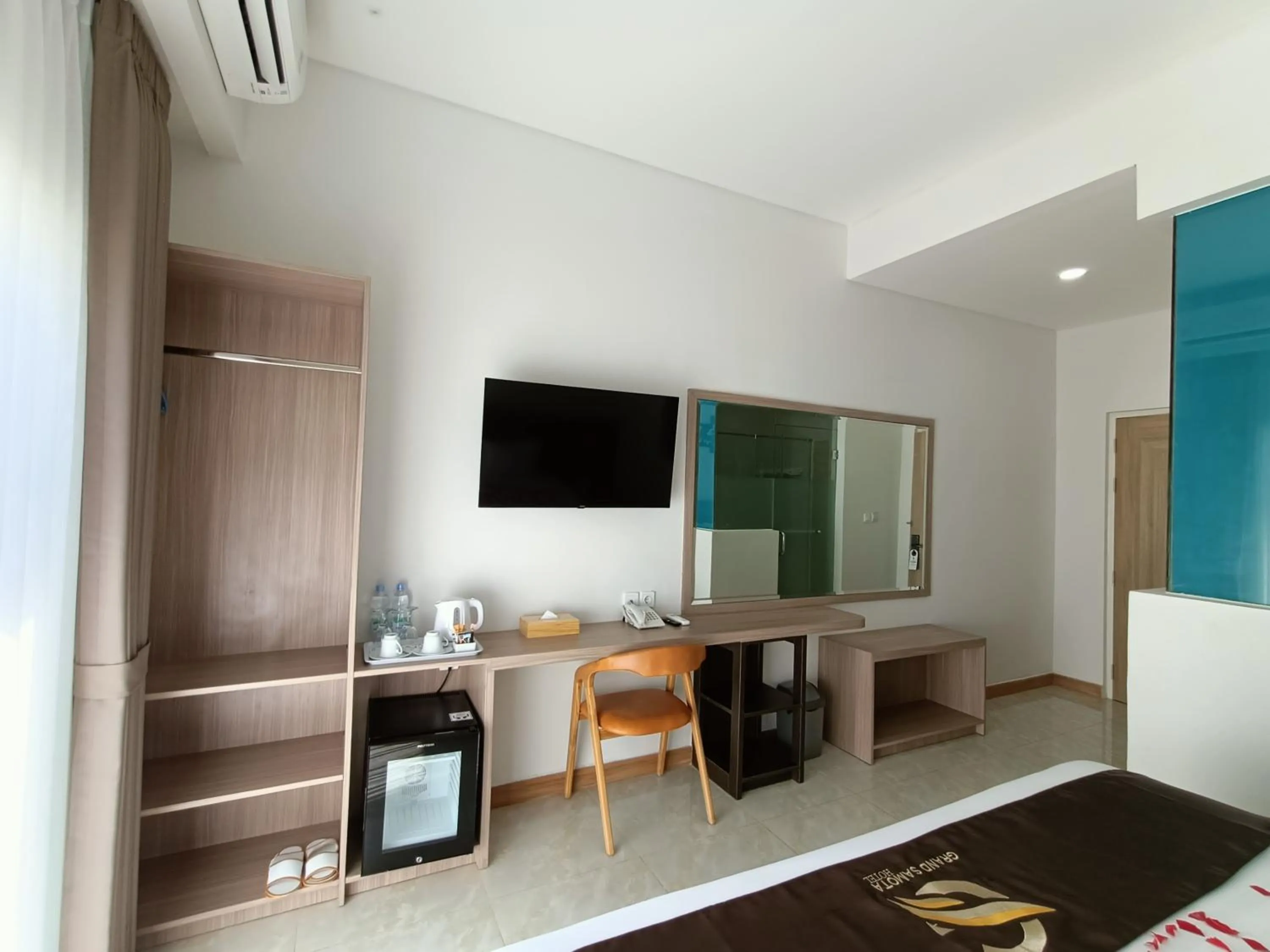 wardrobe in Grand Samota Hotel