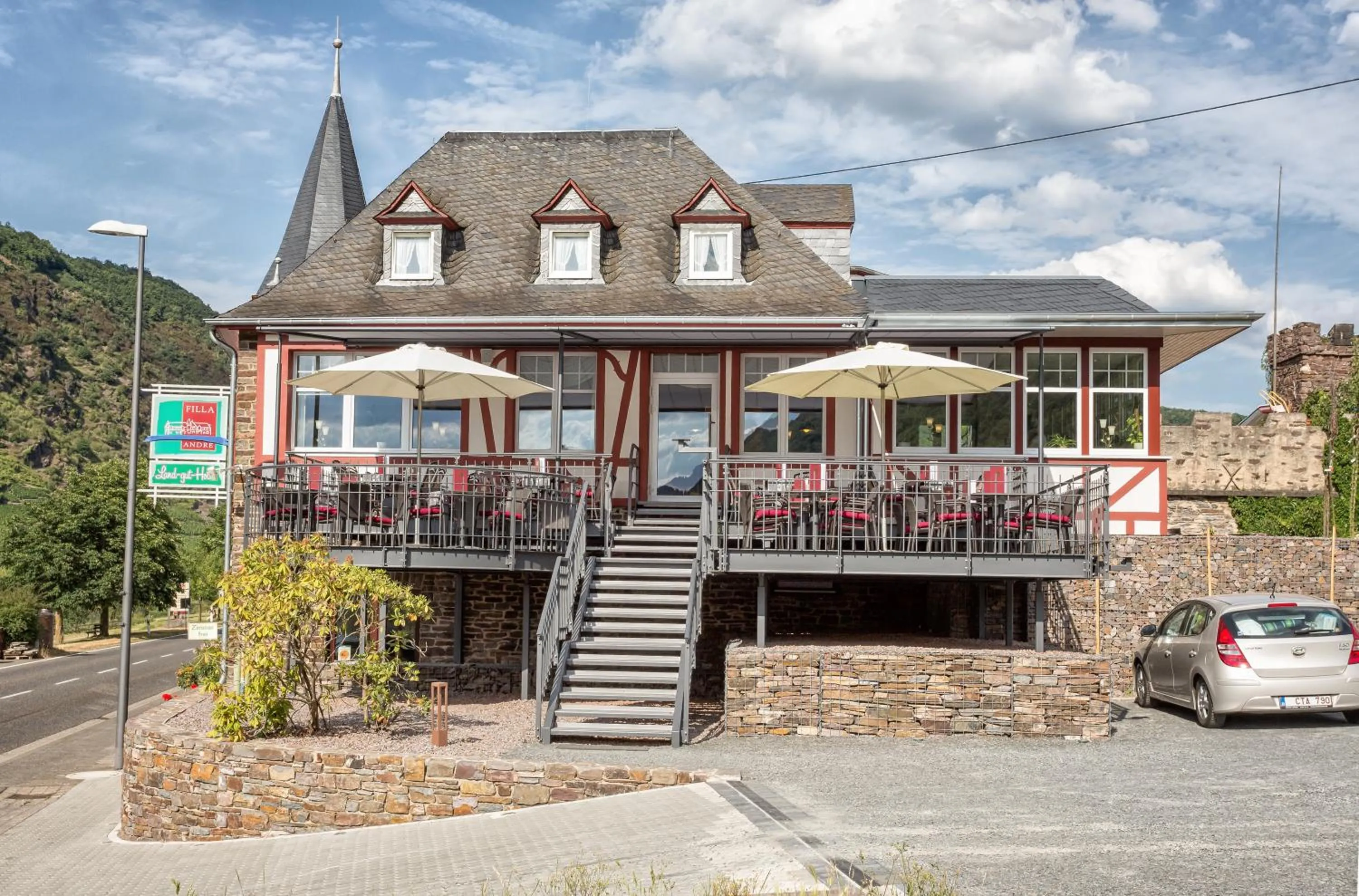 Facade/entrance in Hotel Filla Andre