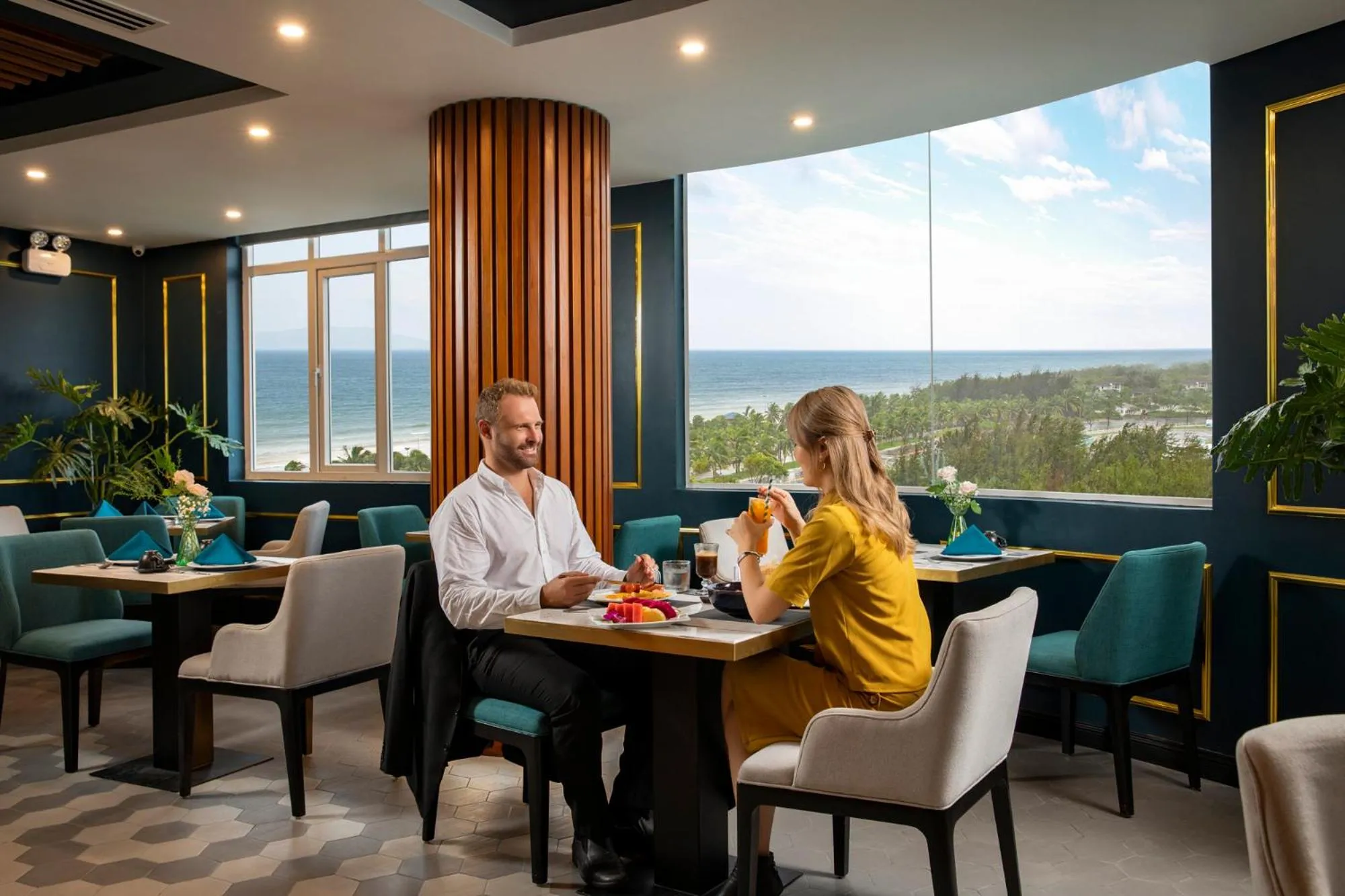 Restaurant/places to eat in Angel Beach Hotel Danang