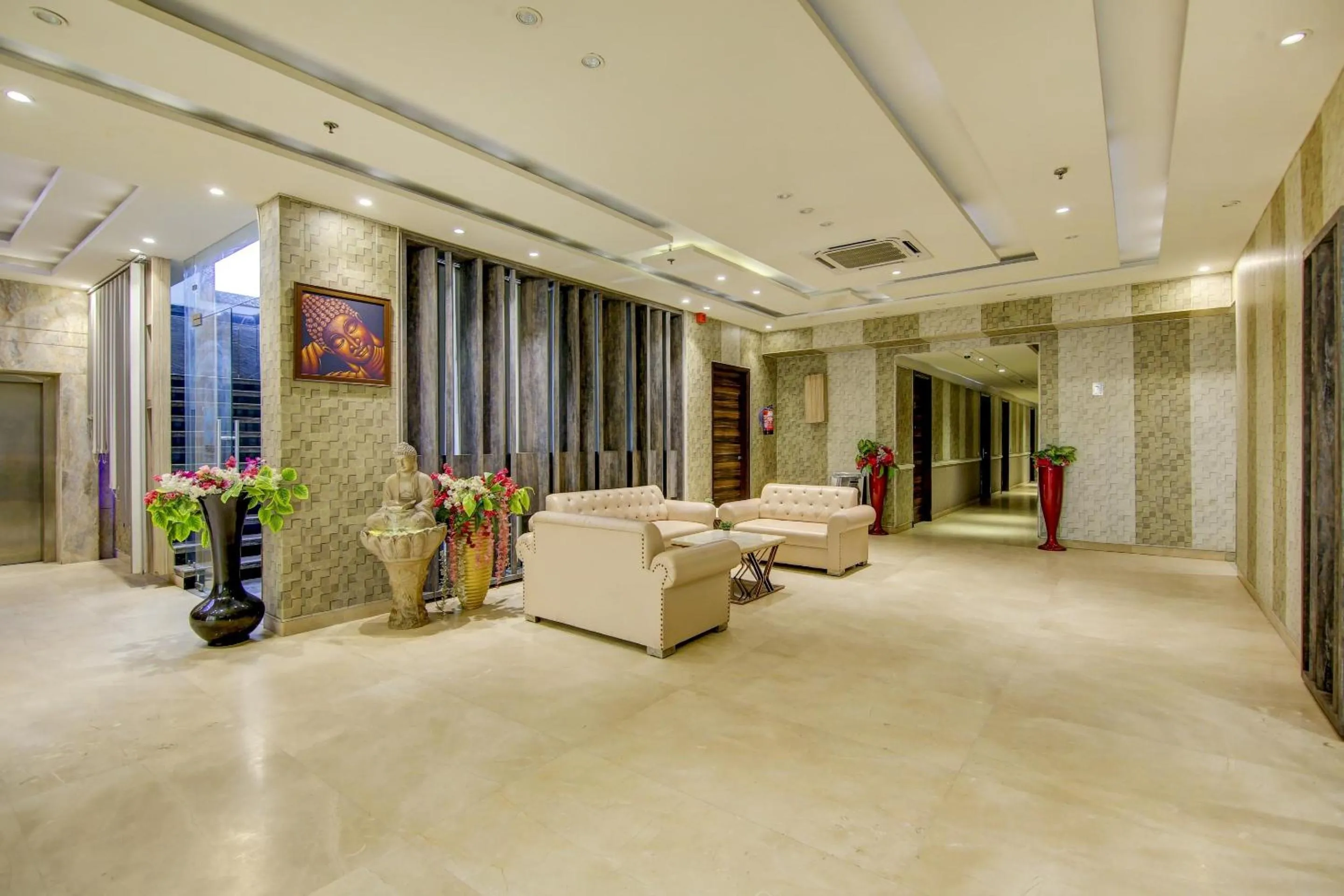 Lobby or reception in Super Townhouse OAK Hotel C Pearls