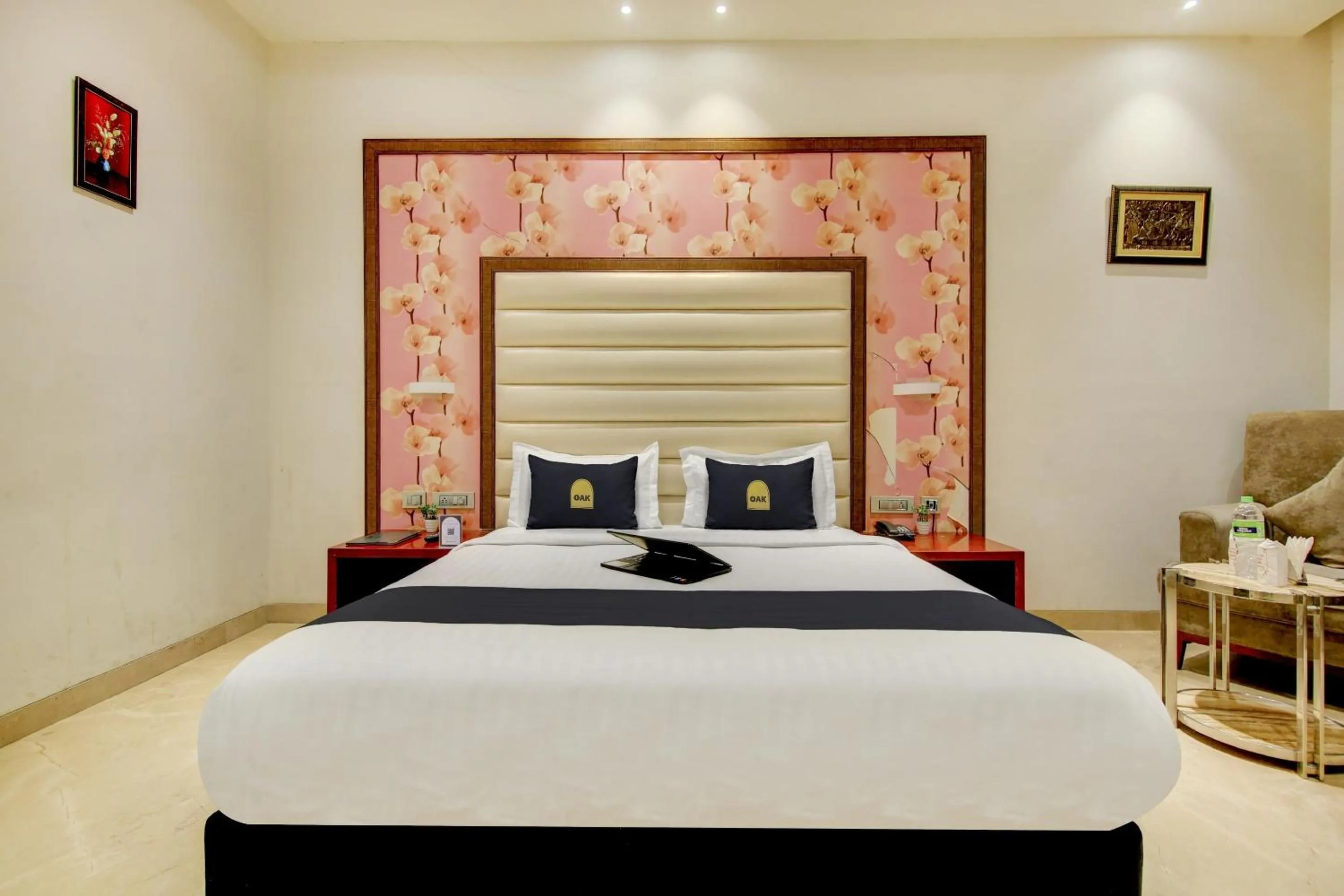 Lobby or reception, Bed in Super Townhouse OAK Hotel C Pearls