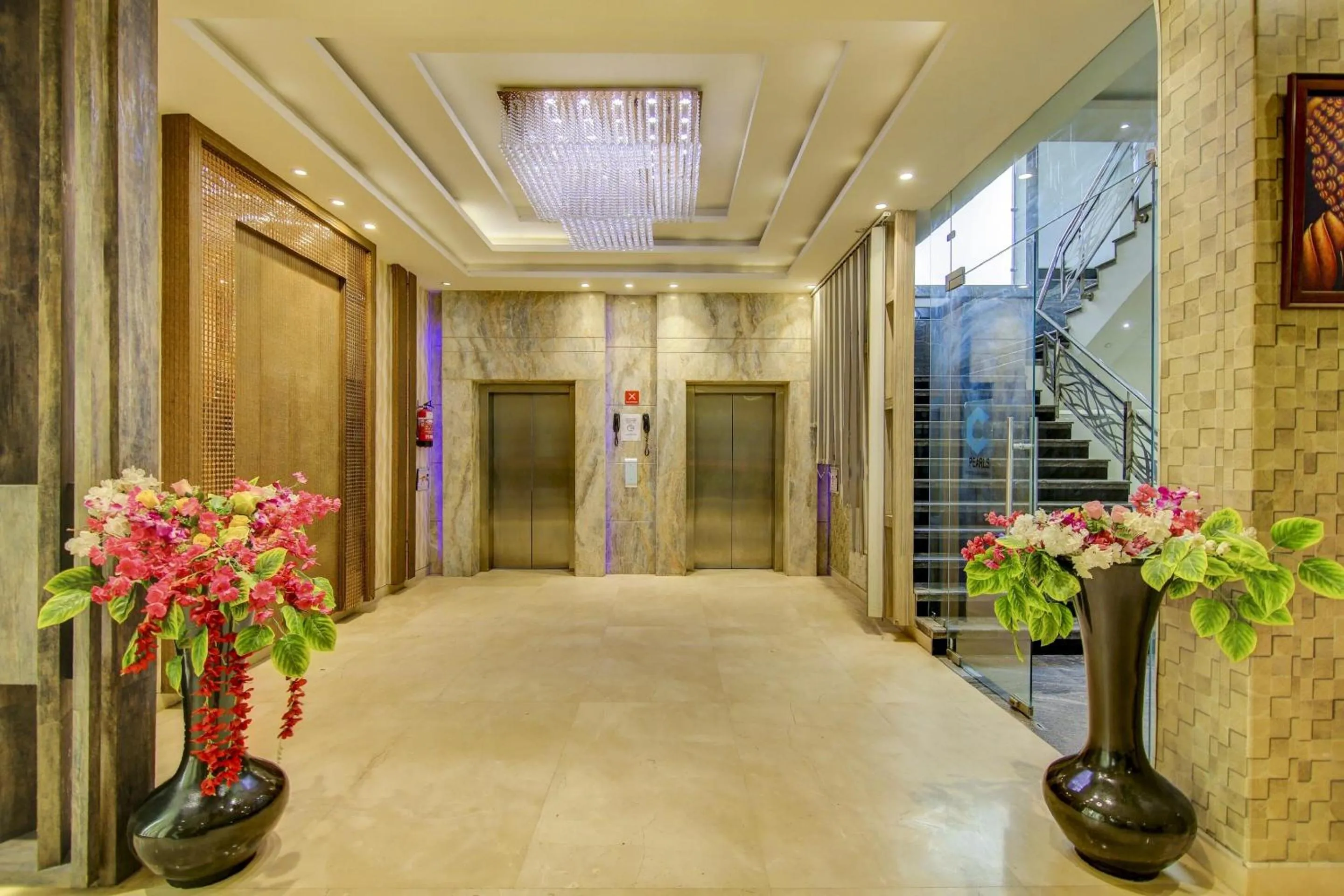 Lobby or reception in Super Townhouse OAK Hotel C Pearls