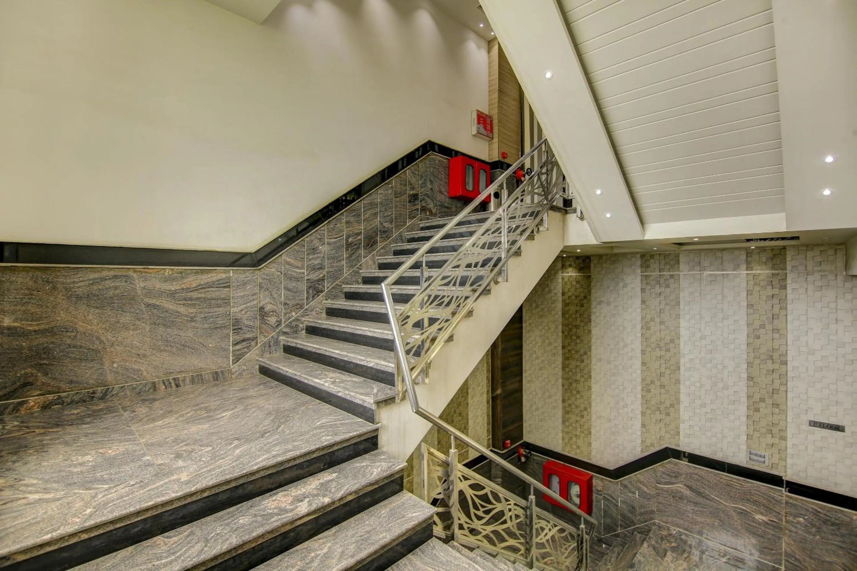Lobby or reception in Super Townhouse OAK Hotel C Pearls