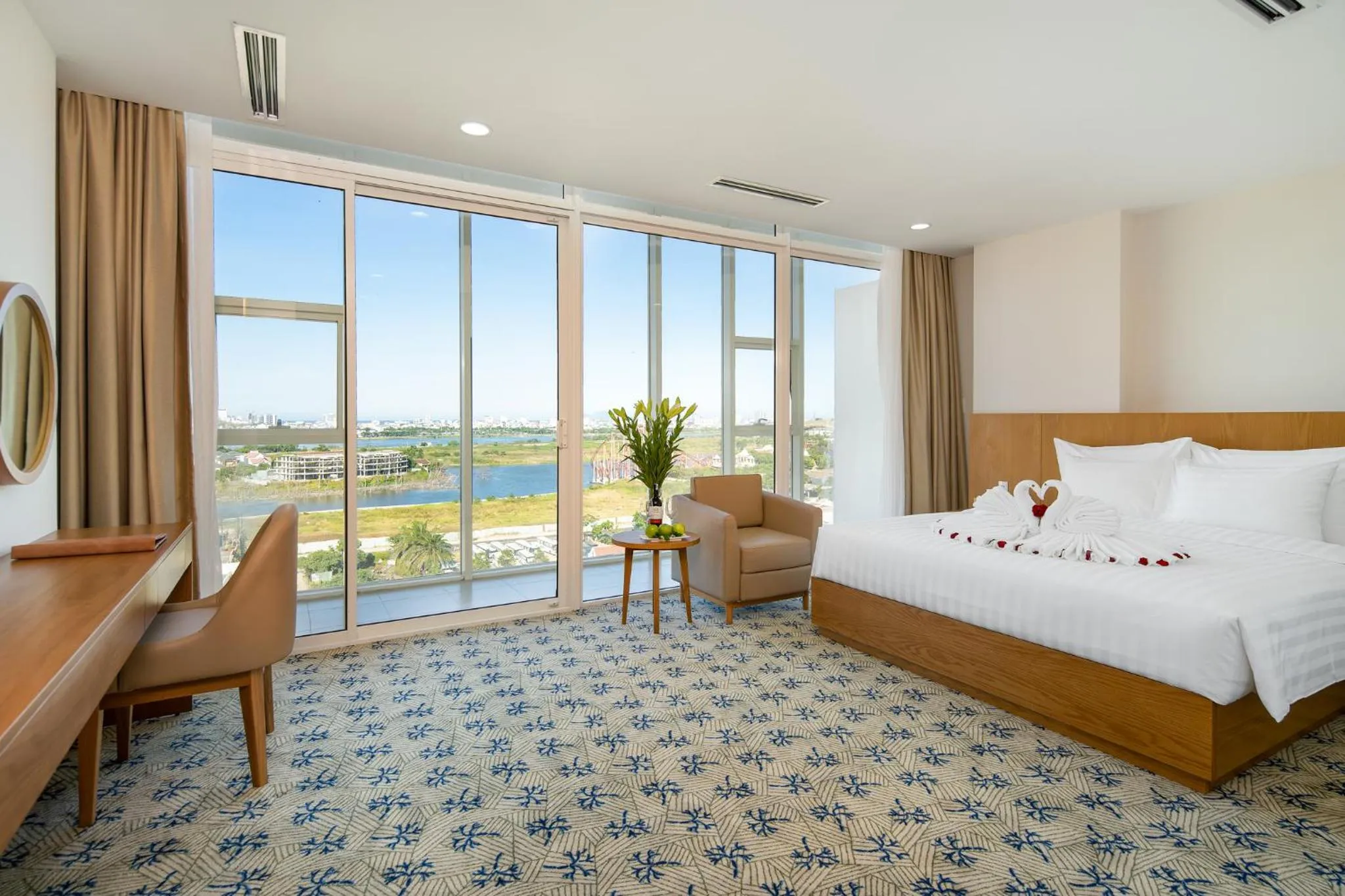 Photo of the whole room, Bed in Record Hotel