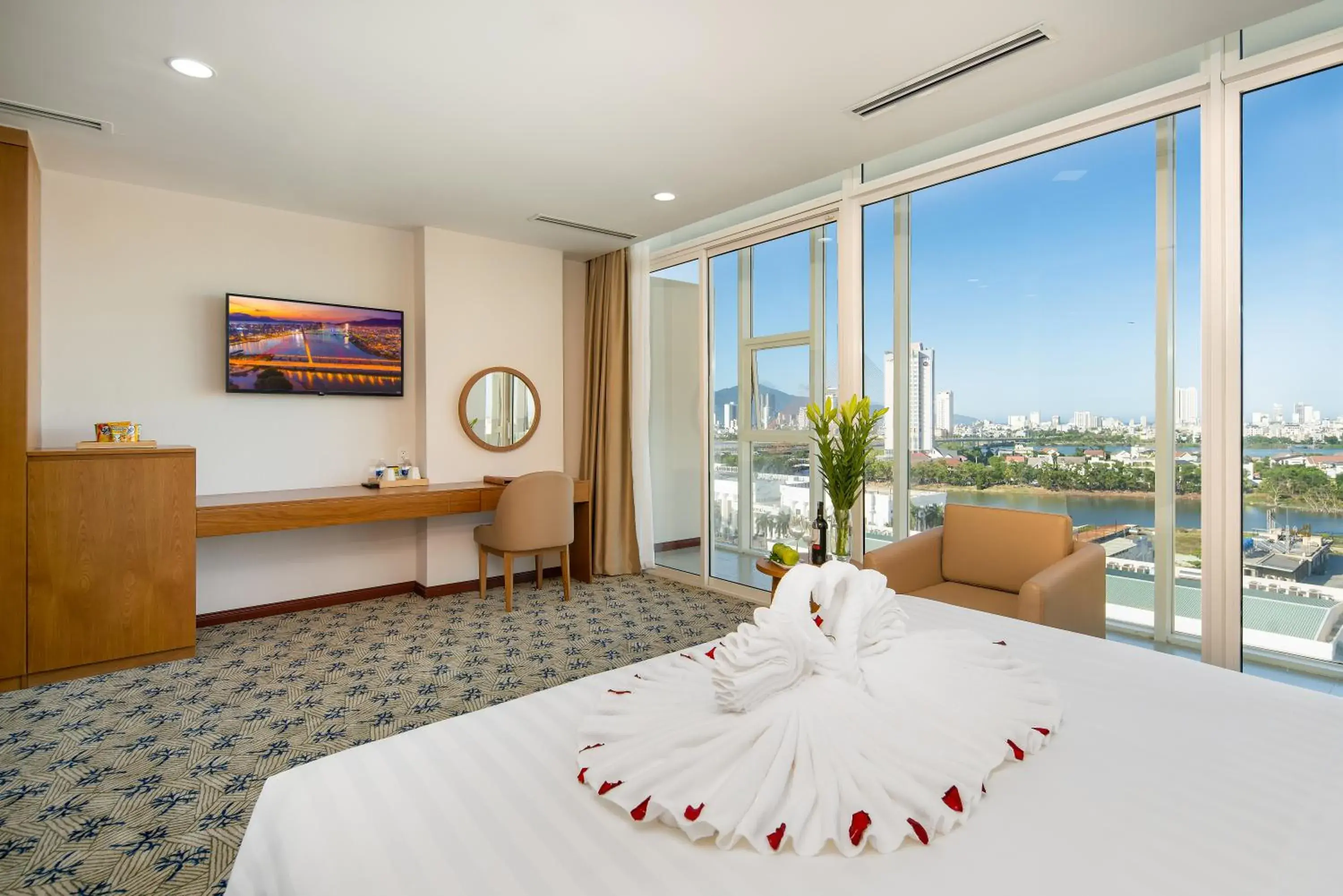 Swimming pool, Bed in Record Hotel Swimming pool, Bed in Record Hotel