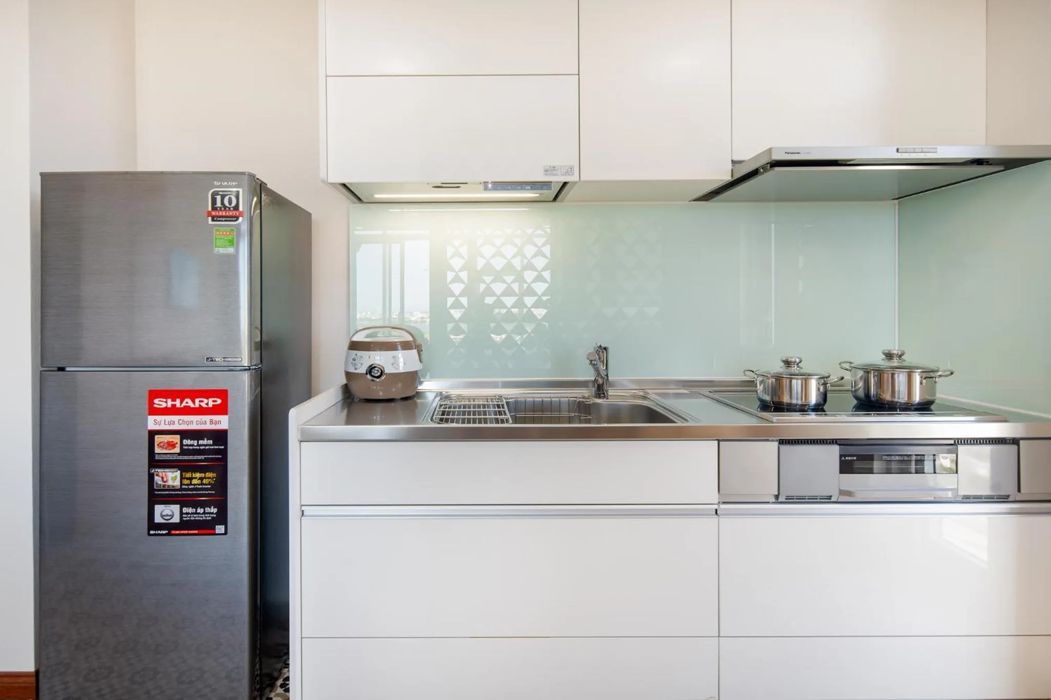 Communal kitchen in Record Hotel