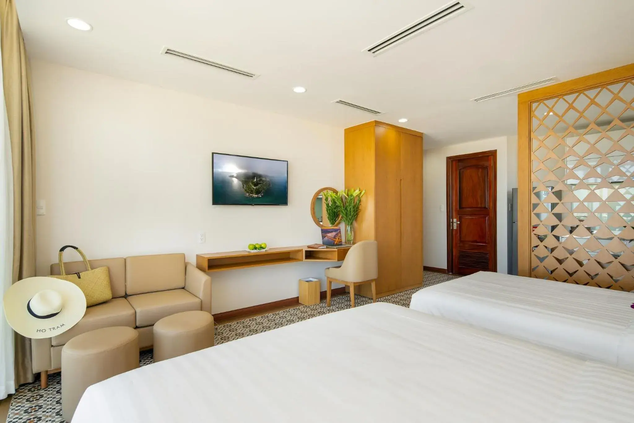Communal lounge/ TV room, Bed in Lamanga Hotel & Suites Communal lounge/ TV room, Bed in Lamanga Hotel & Suites