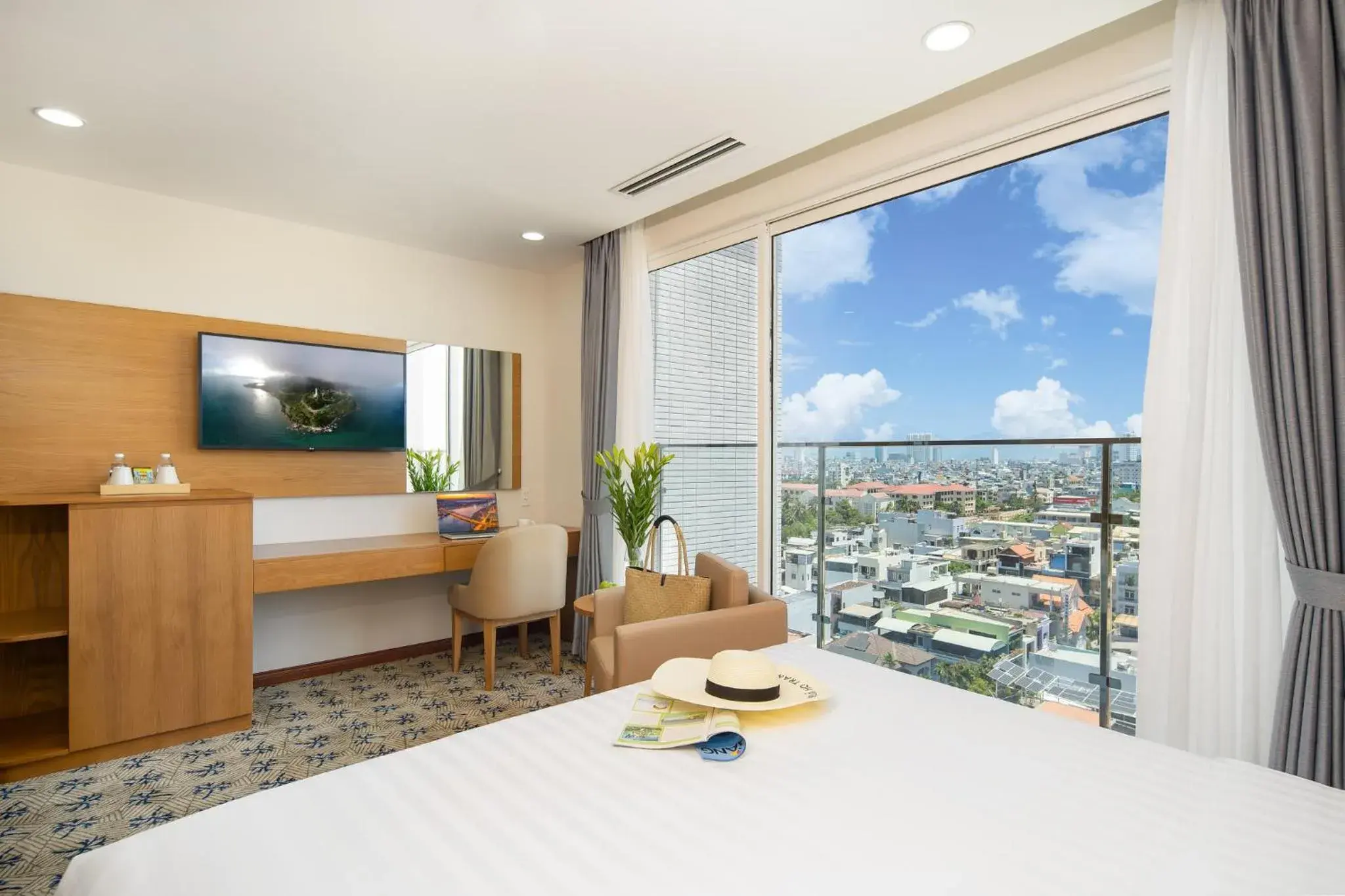 City view, Bed in Record Hotel City view, Bed in Record Hotel