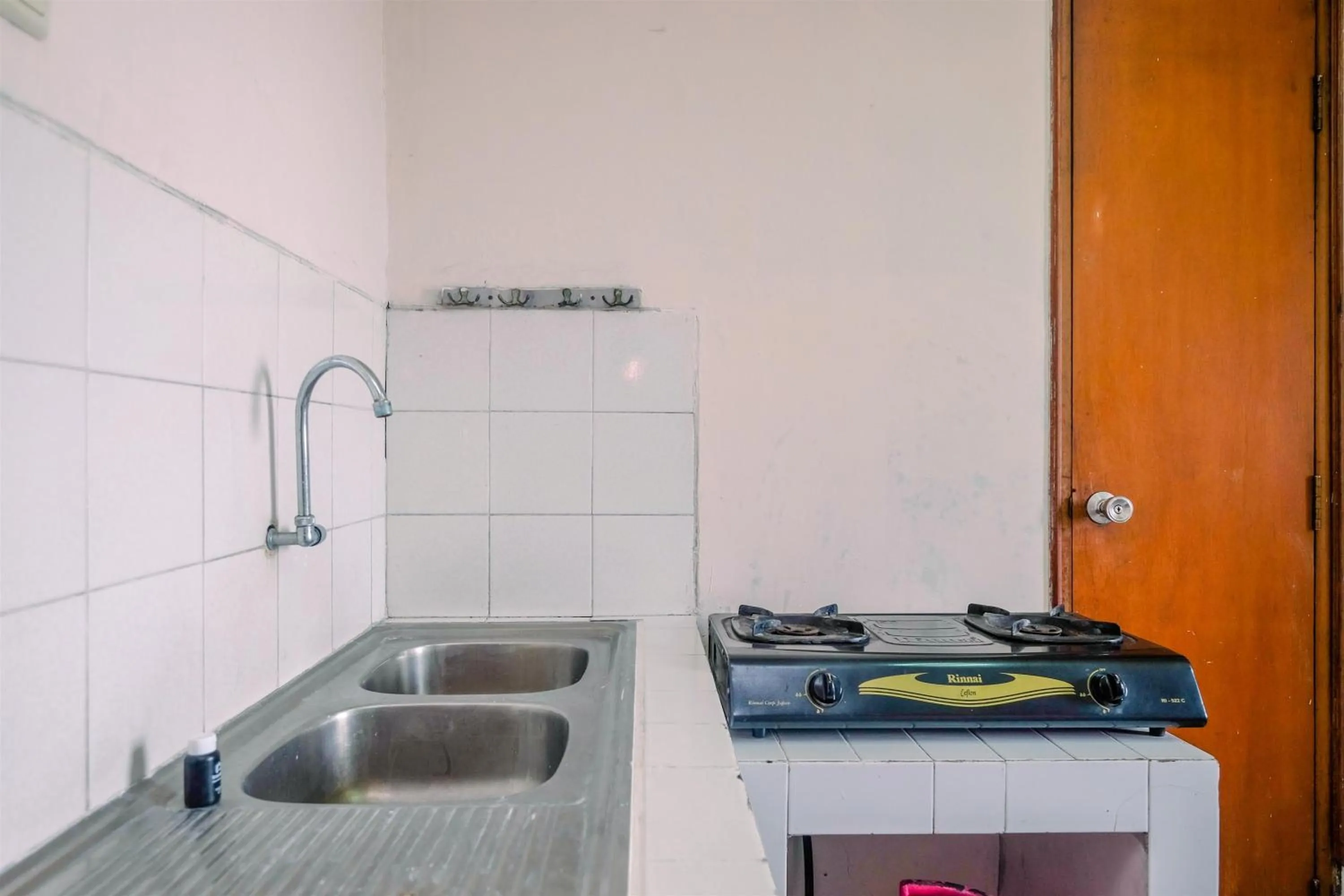 Spacious and Strategic 3BR Kondominium Juanda Apartment By Travelio