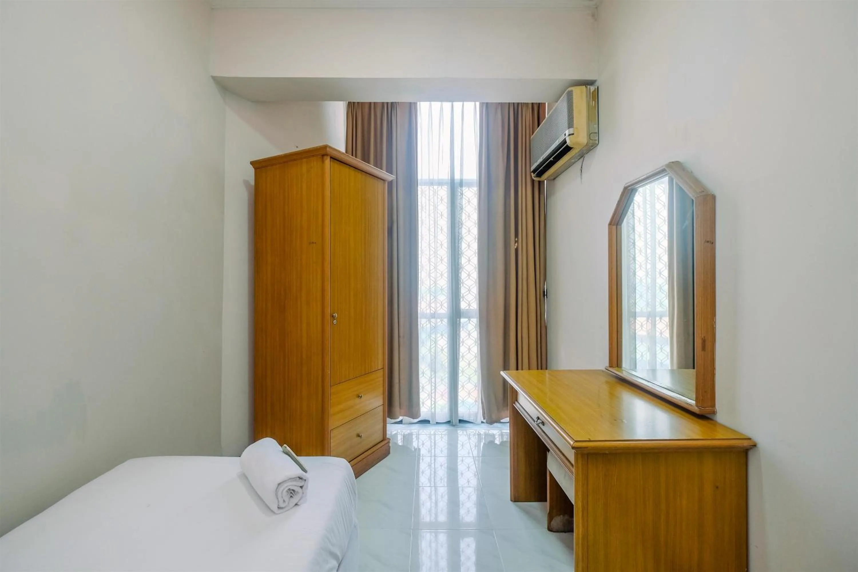 Spacious and Strategic 3BR Kondominium Juanda Apartment By Travelio