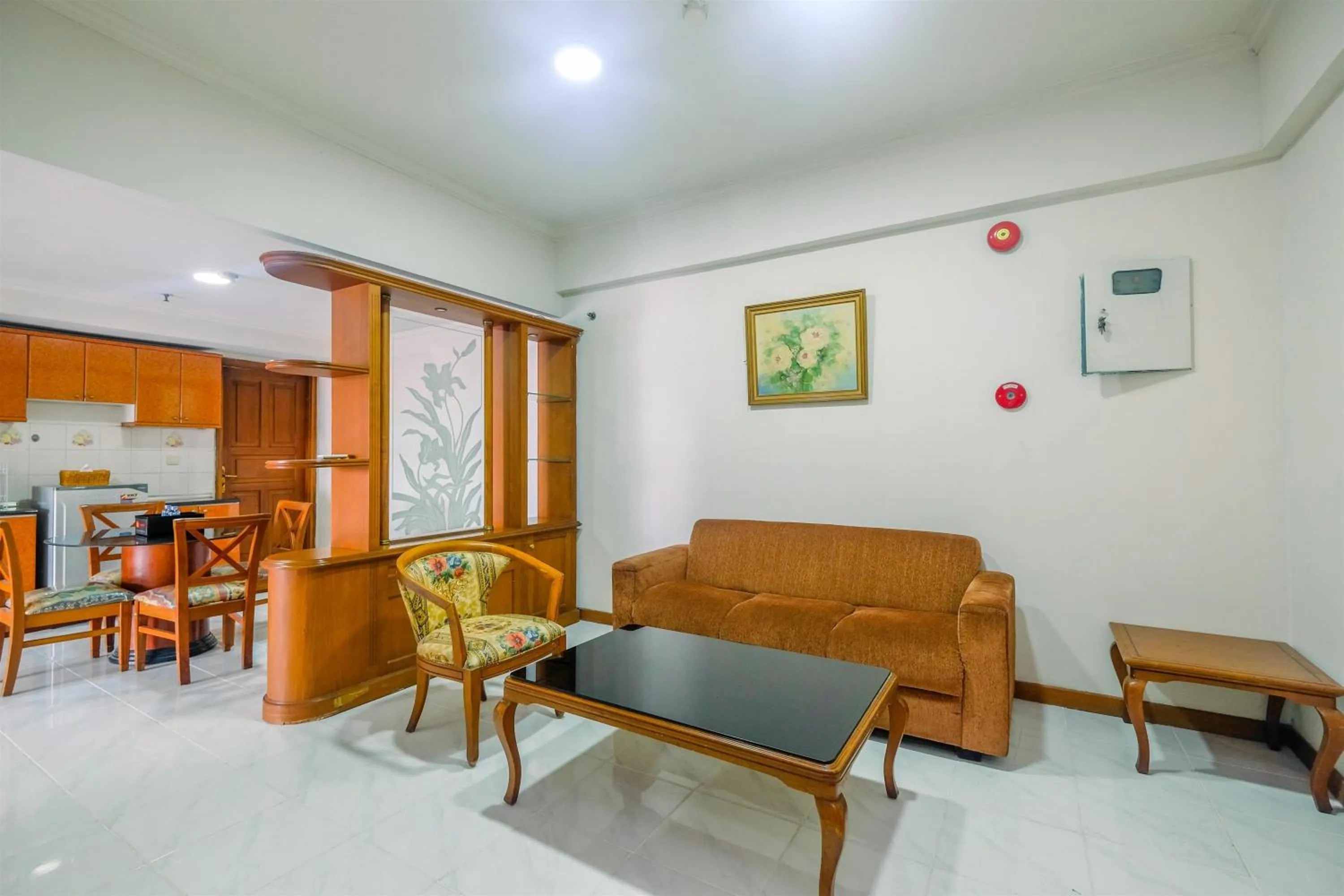 Spacious and Strategic 3BR Kondominium Juanda Apartment By Travelio