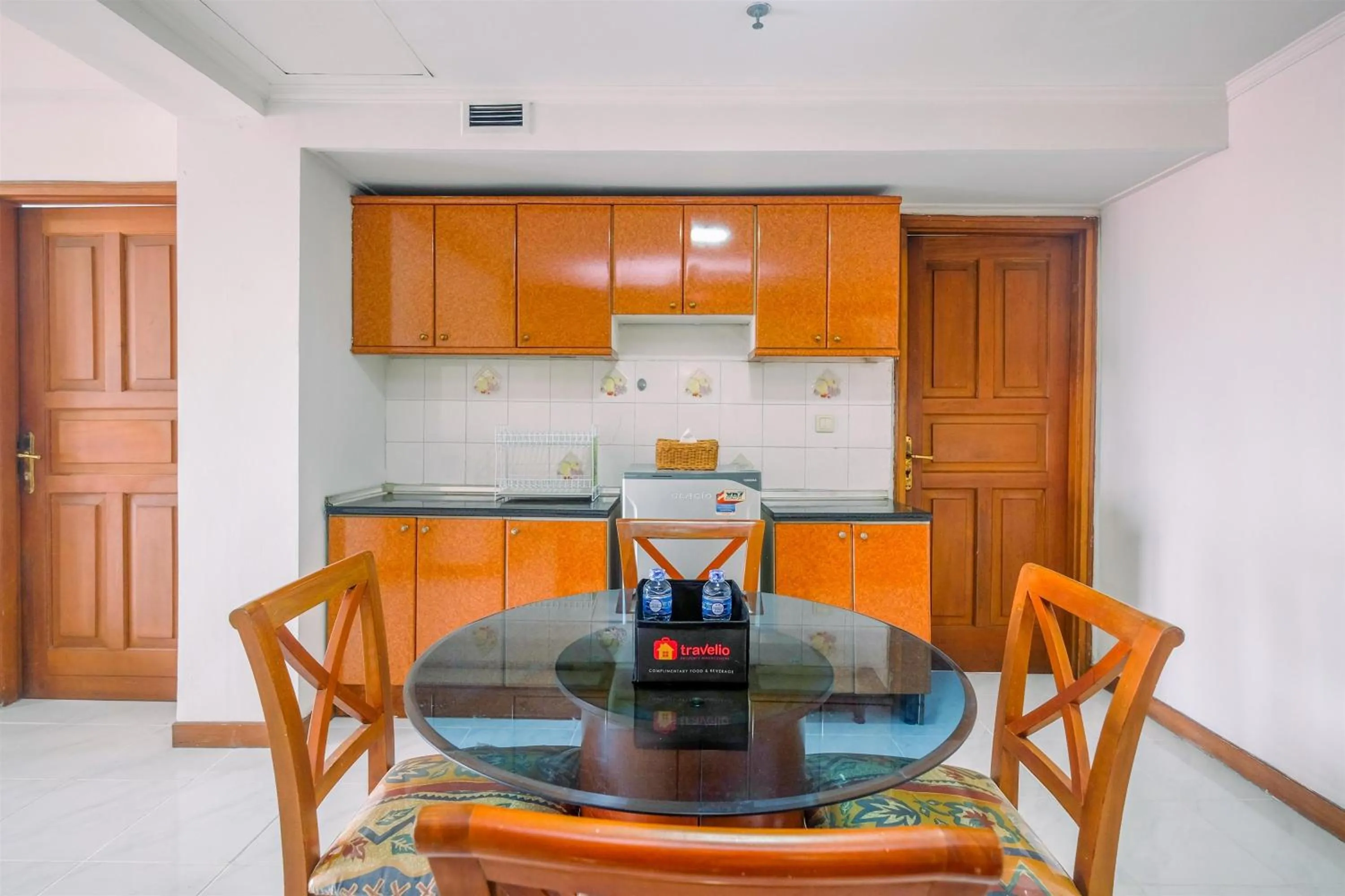 Dining area in Spacious and Strategic 3BR Kondominium Juanda Apartment By Travelio