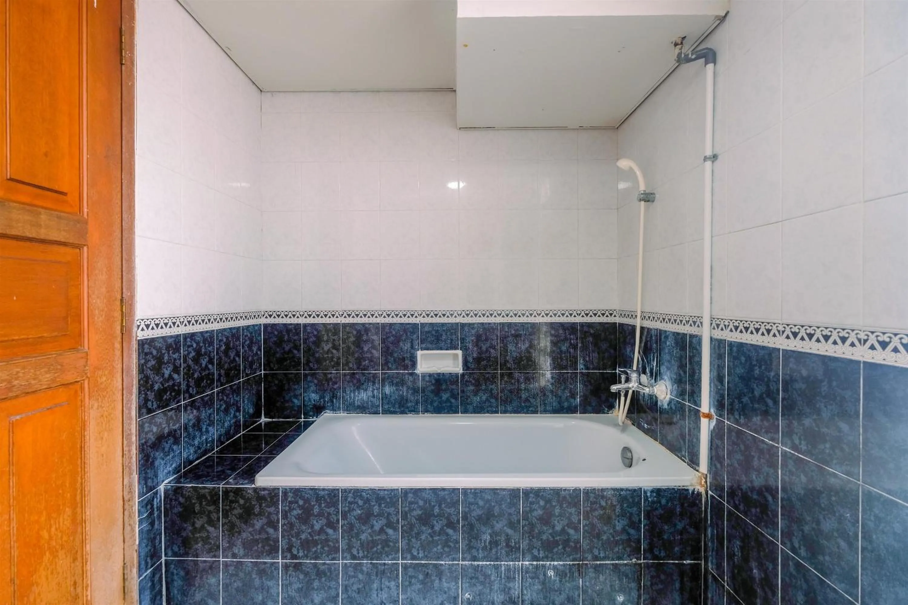 Spacious and Strategic 3BR Kondominium Juanda Apartment By Travelio