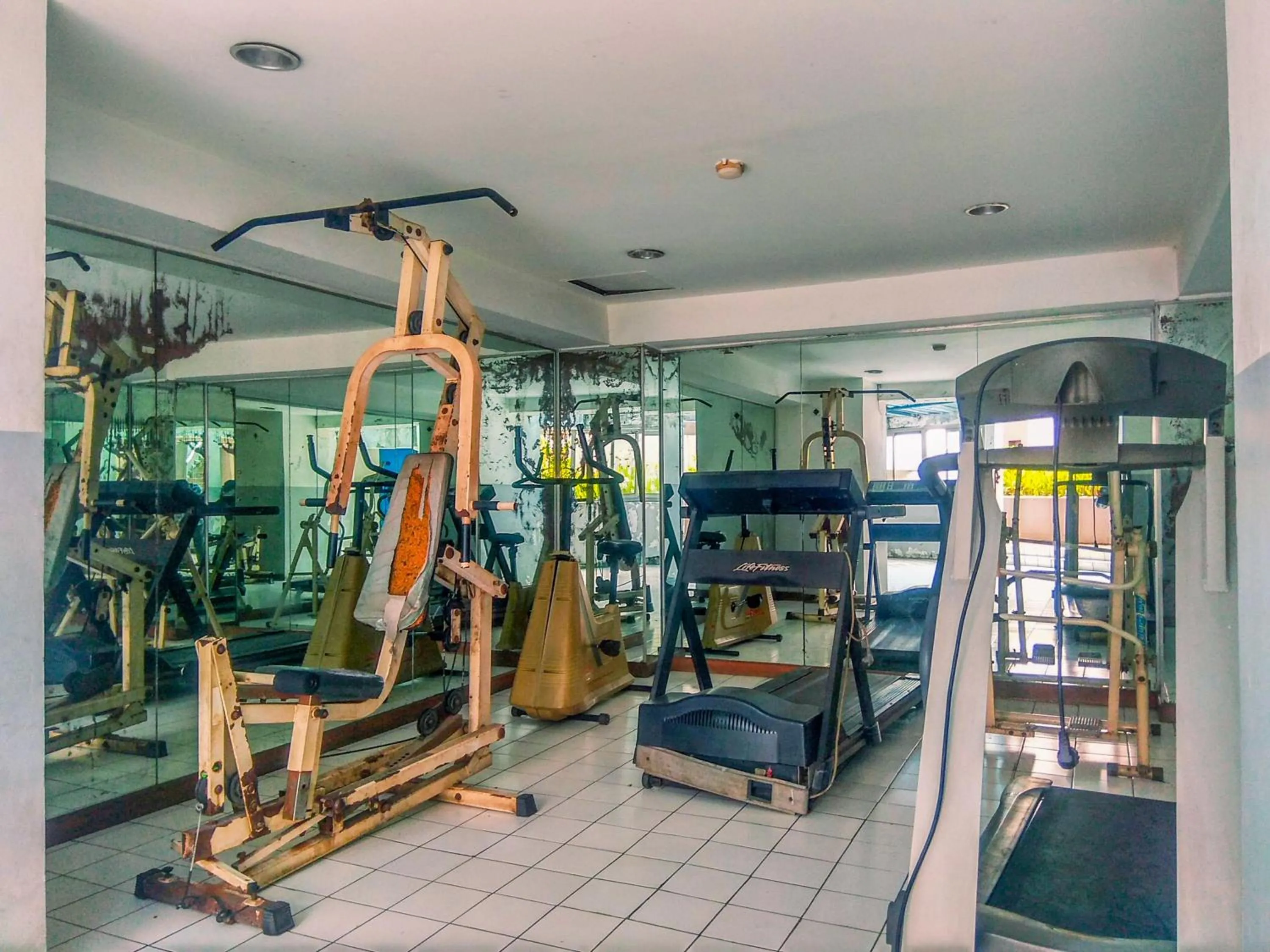 Spacious and Strategic 3BR Kondominium Juanda Apartment By Travelio