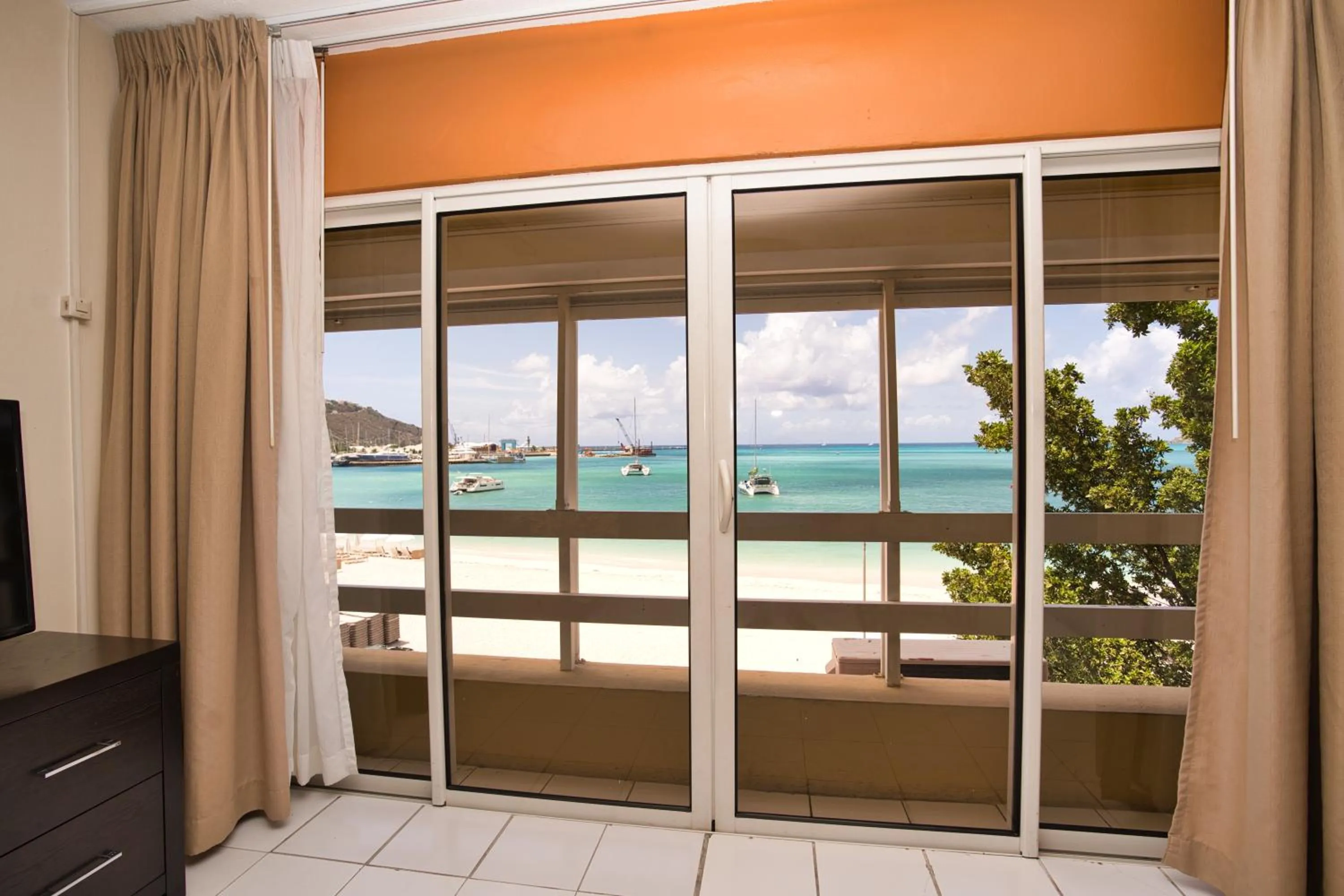 Living room in Horizon View Beach Hotel