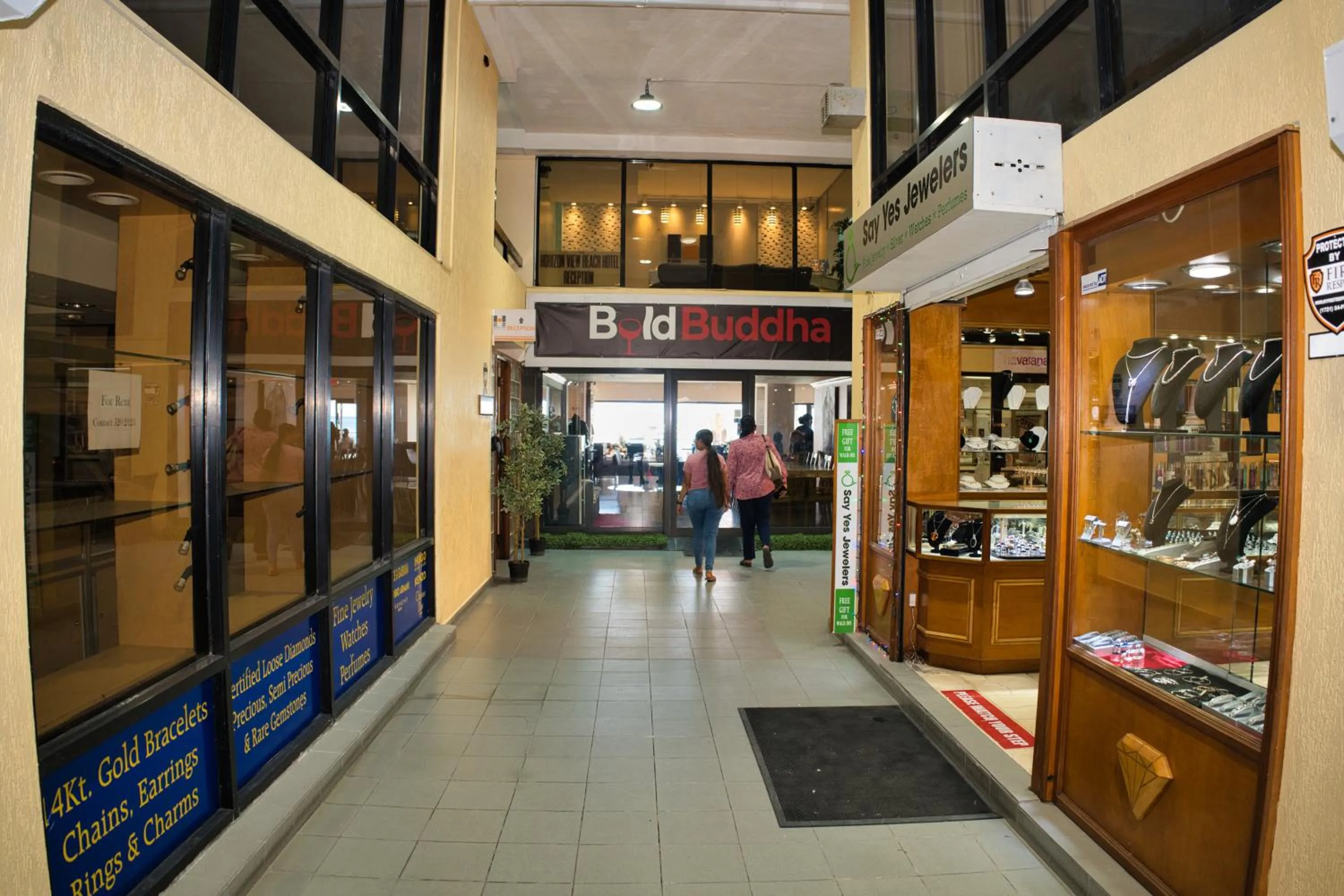 On-site shops in Horizon View Beach Hotel