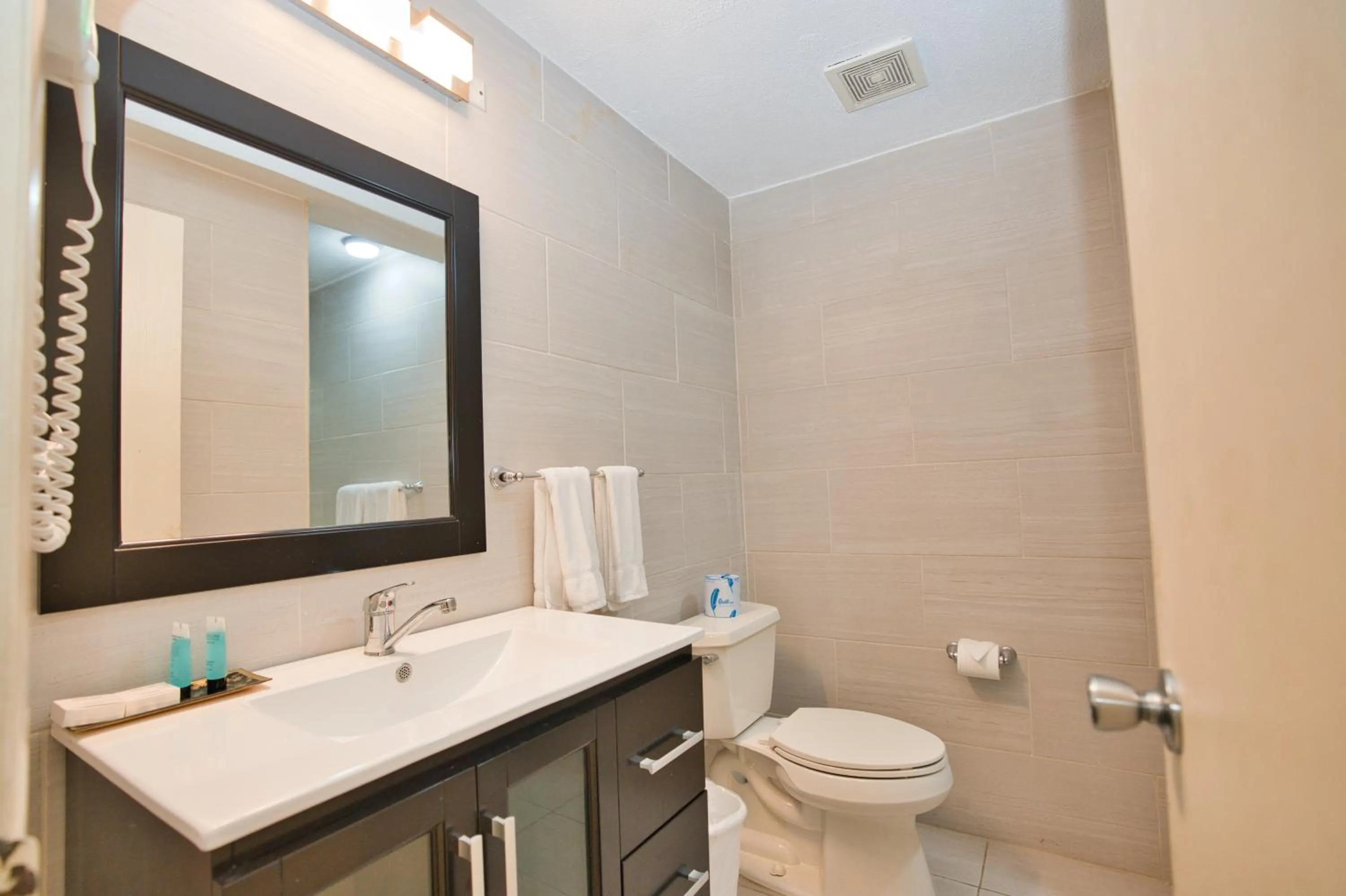 Bathroom in Horizon View Beach Hotel