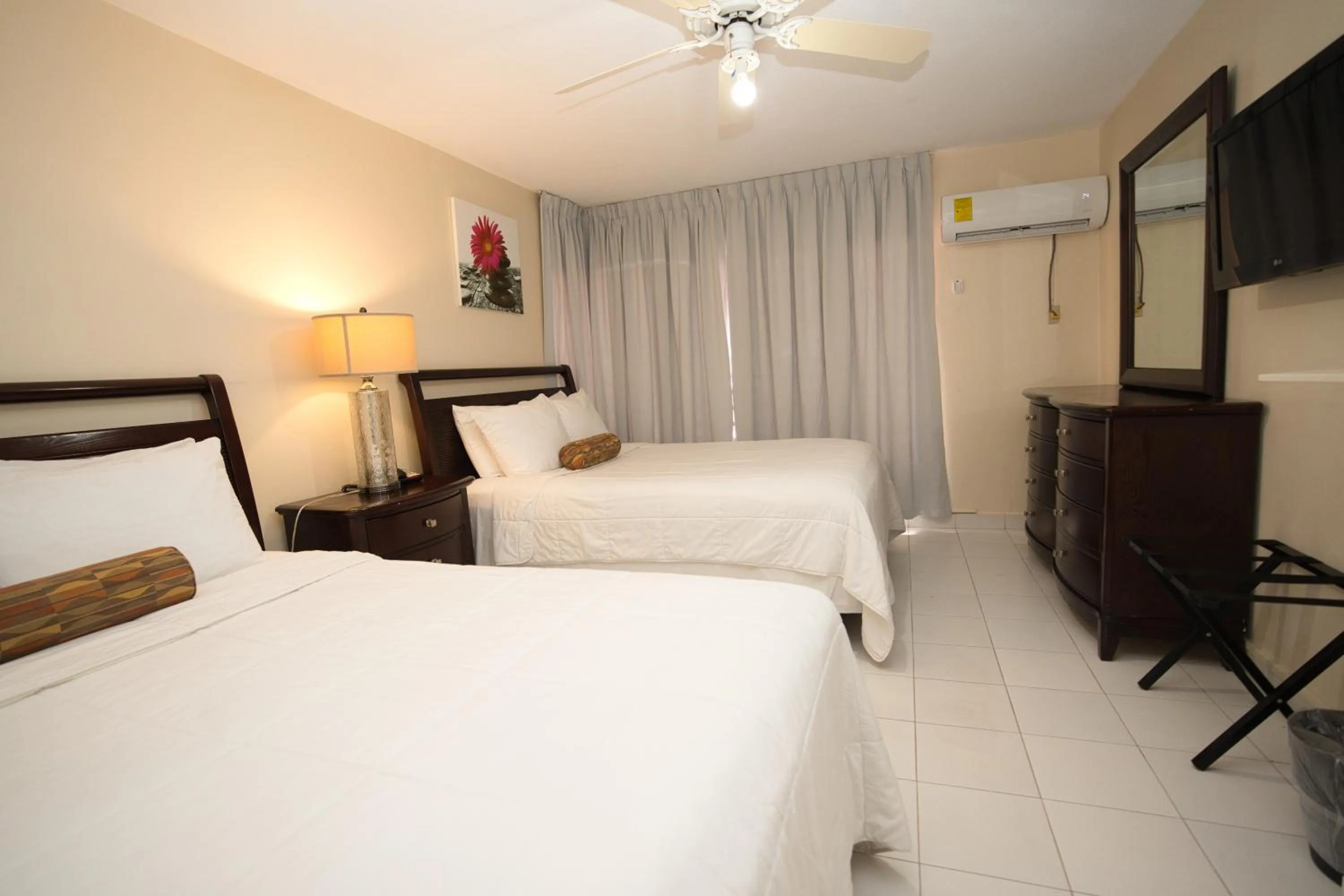 Bedroom, Bed in Horizon View Beach Hotel