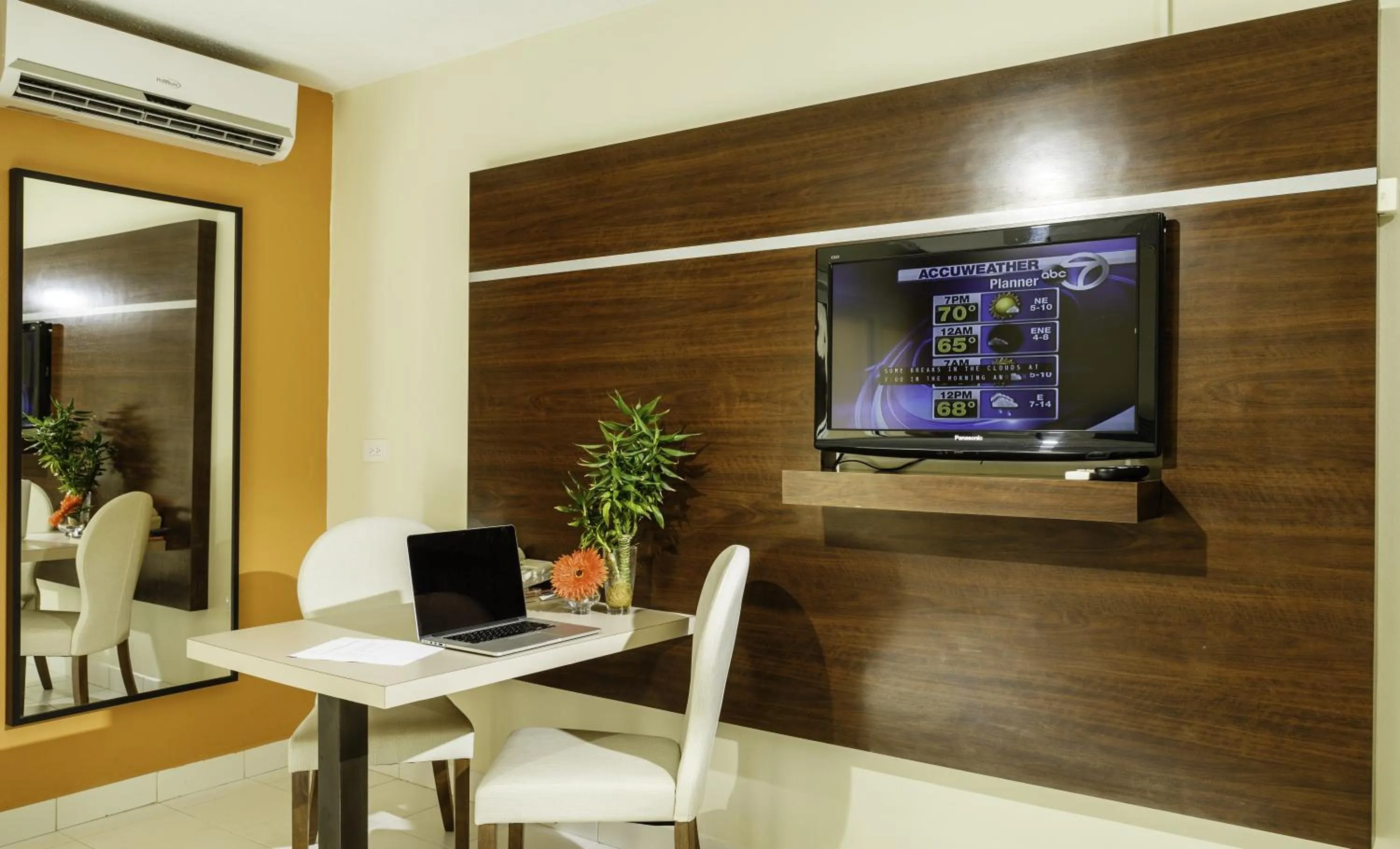 TV and multimedia in Horizon View Beach Hotel