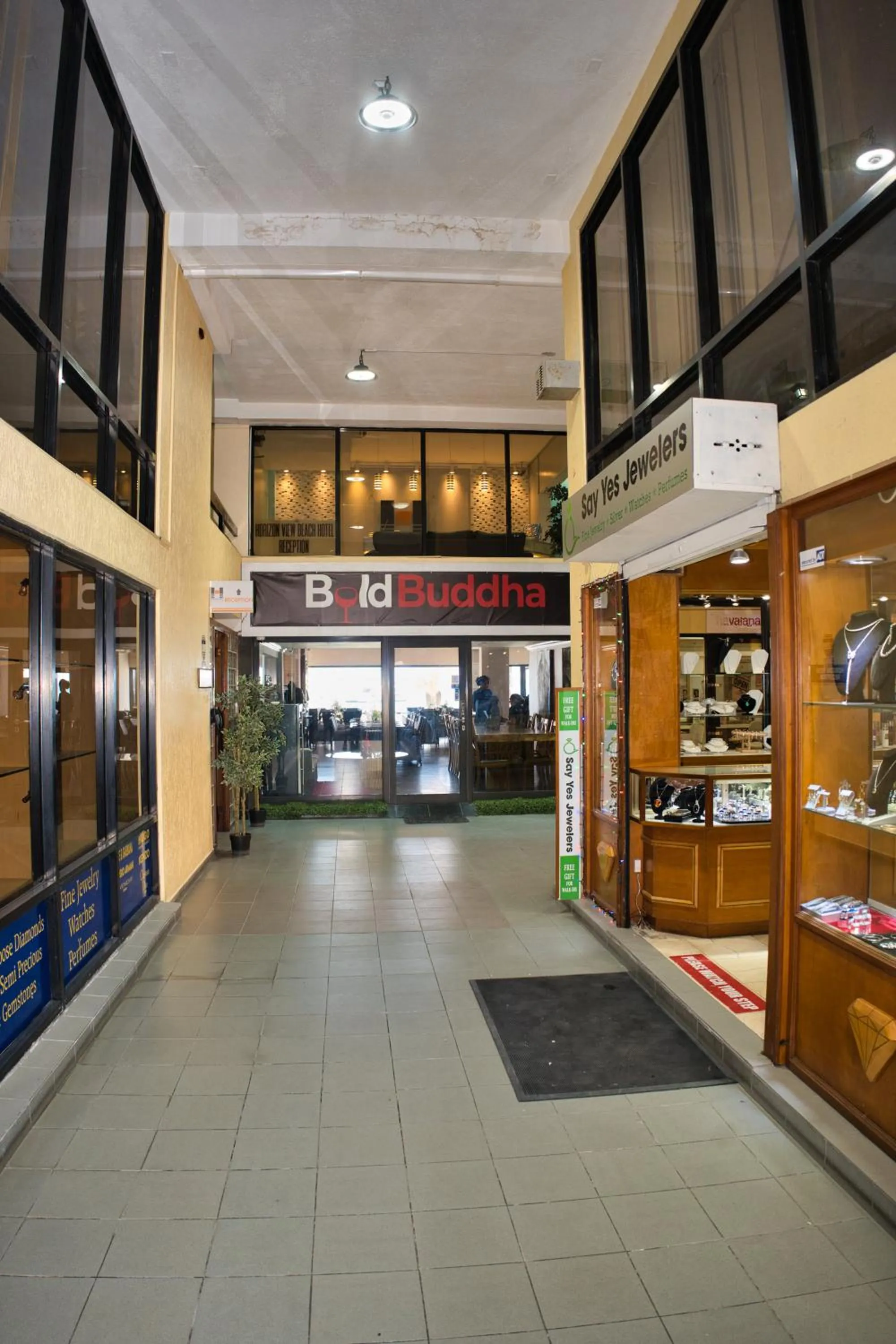 On-site shops in Horizon View Beach Hotel