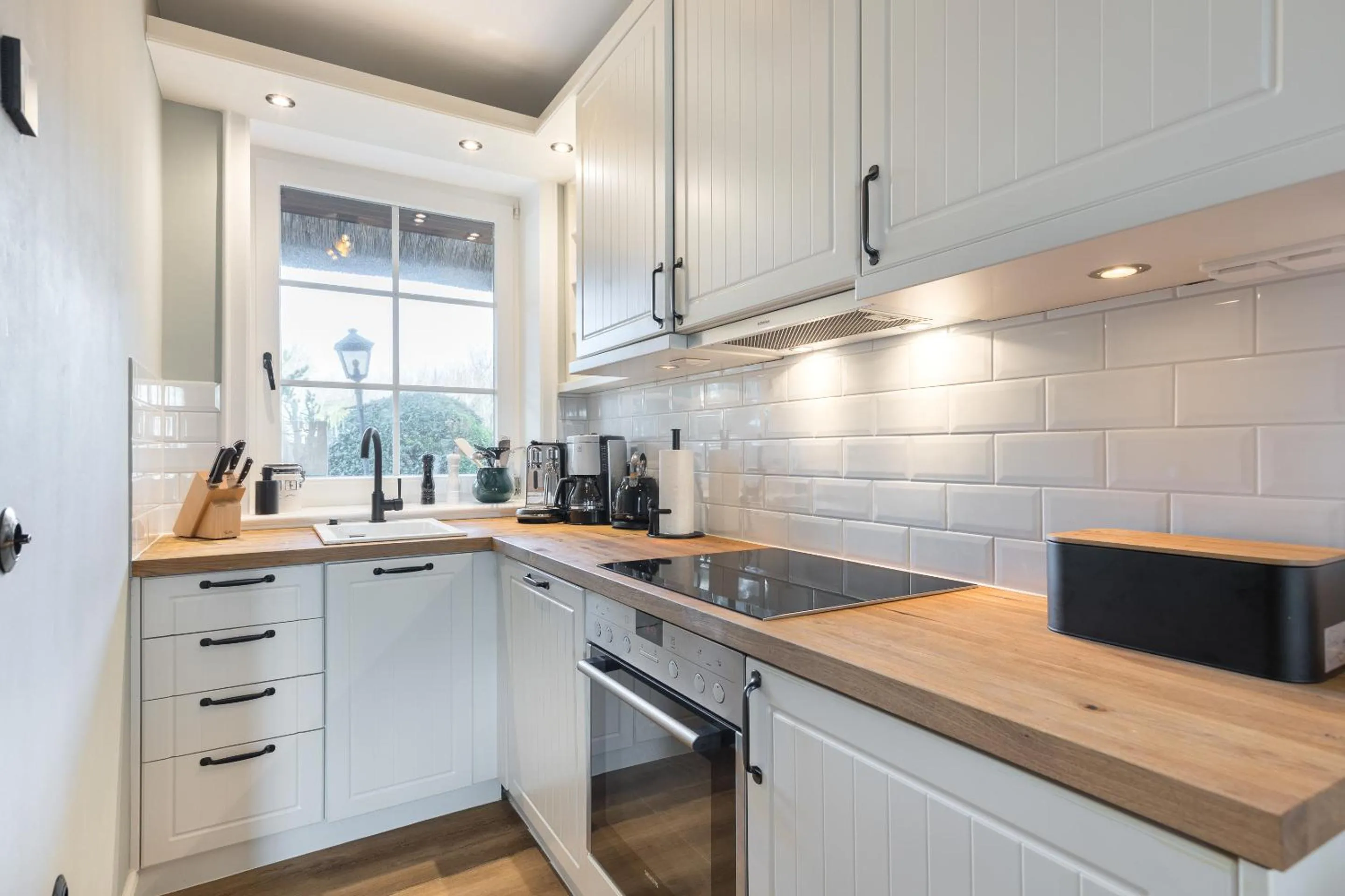 Kitchen or kitchenette in Ameland App 12