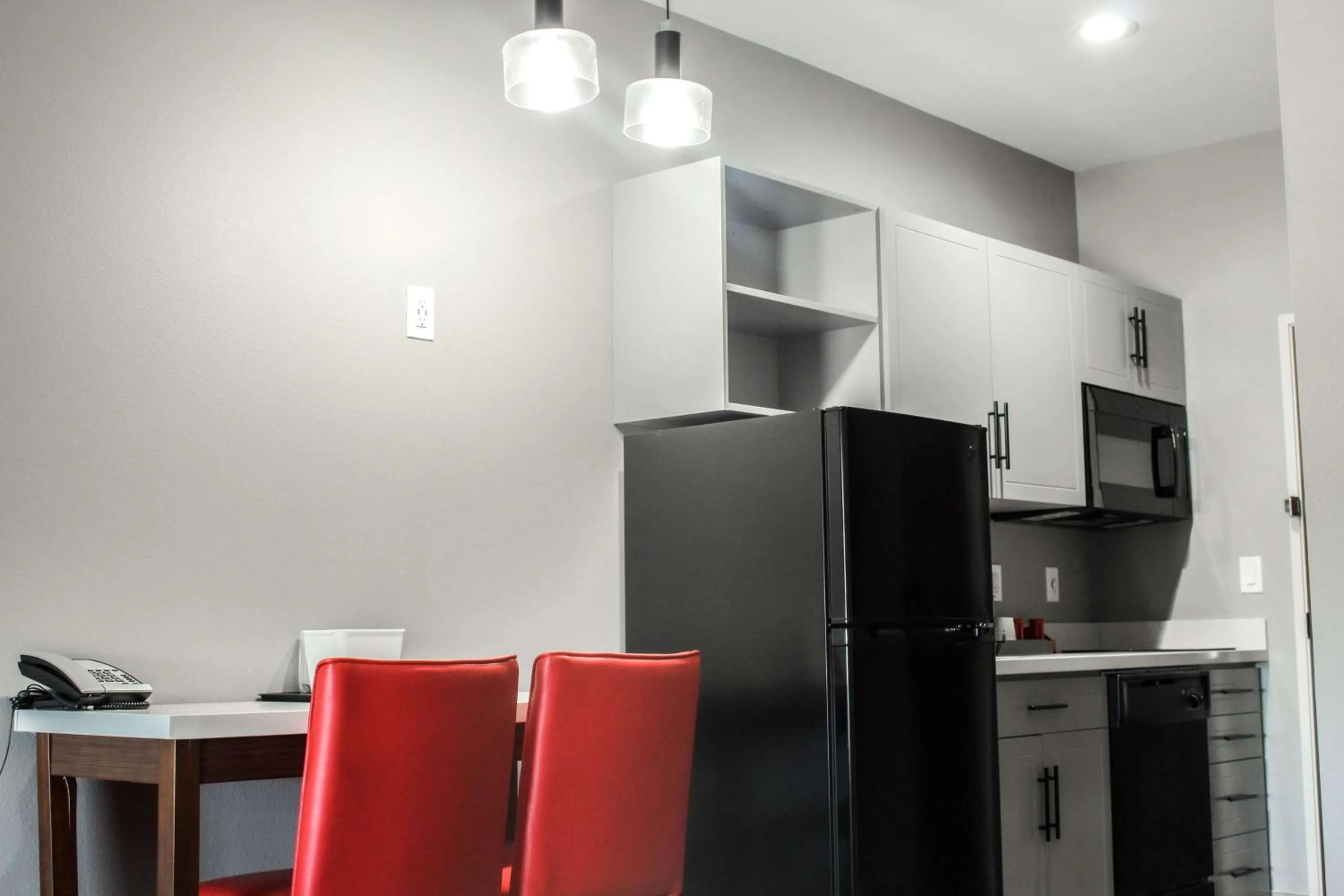 Kitchen or kitchenette in Hawthorn Extended Stay by Wyndham Oklahoma City Airport