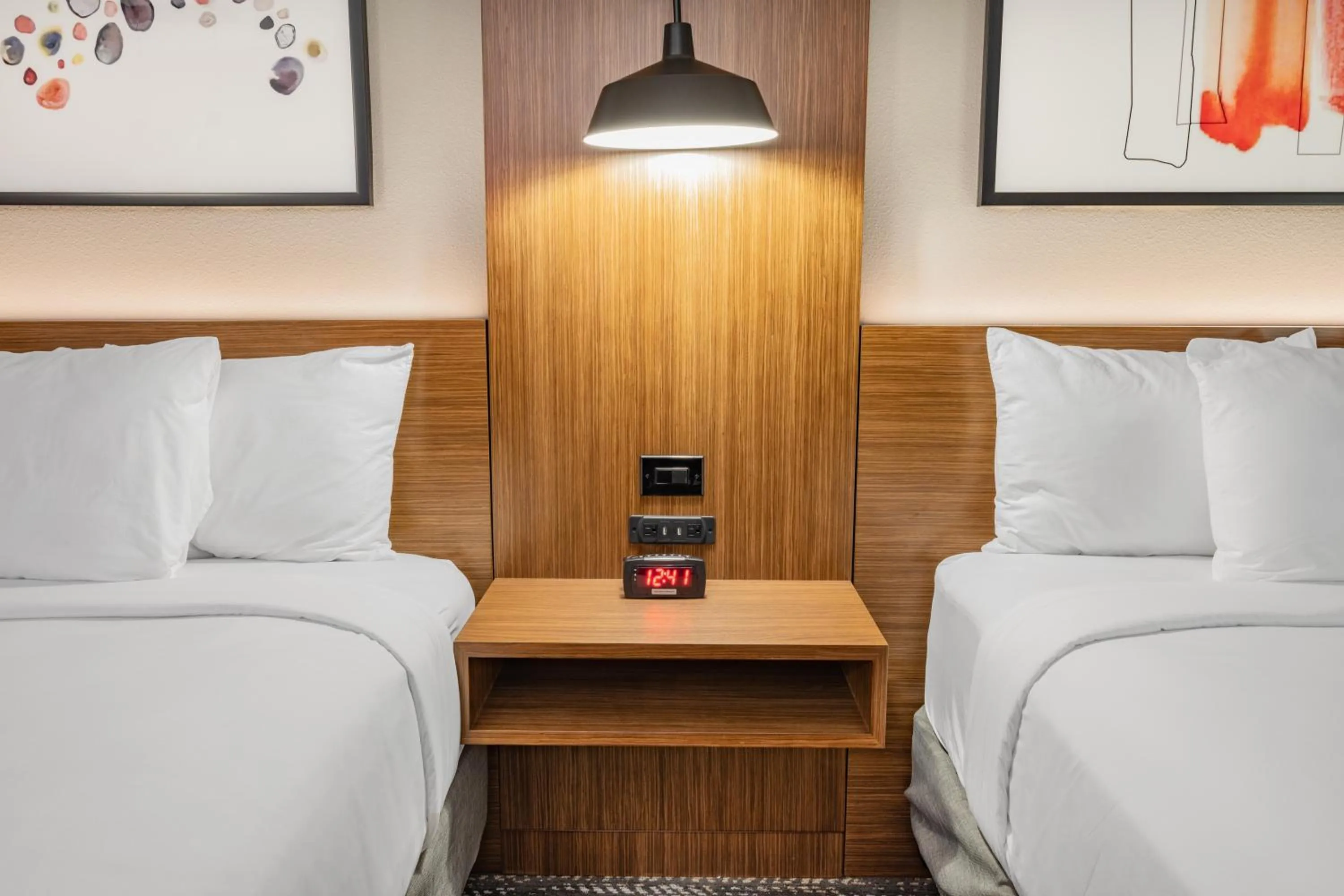 Bed in Hawthorn Extended Stay by Wyndham Oklahoma City Airport