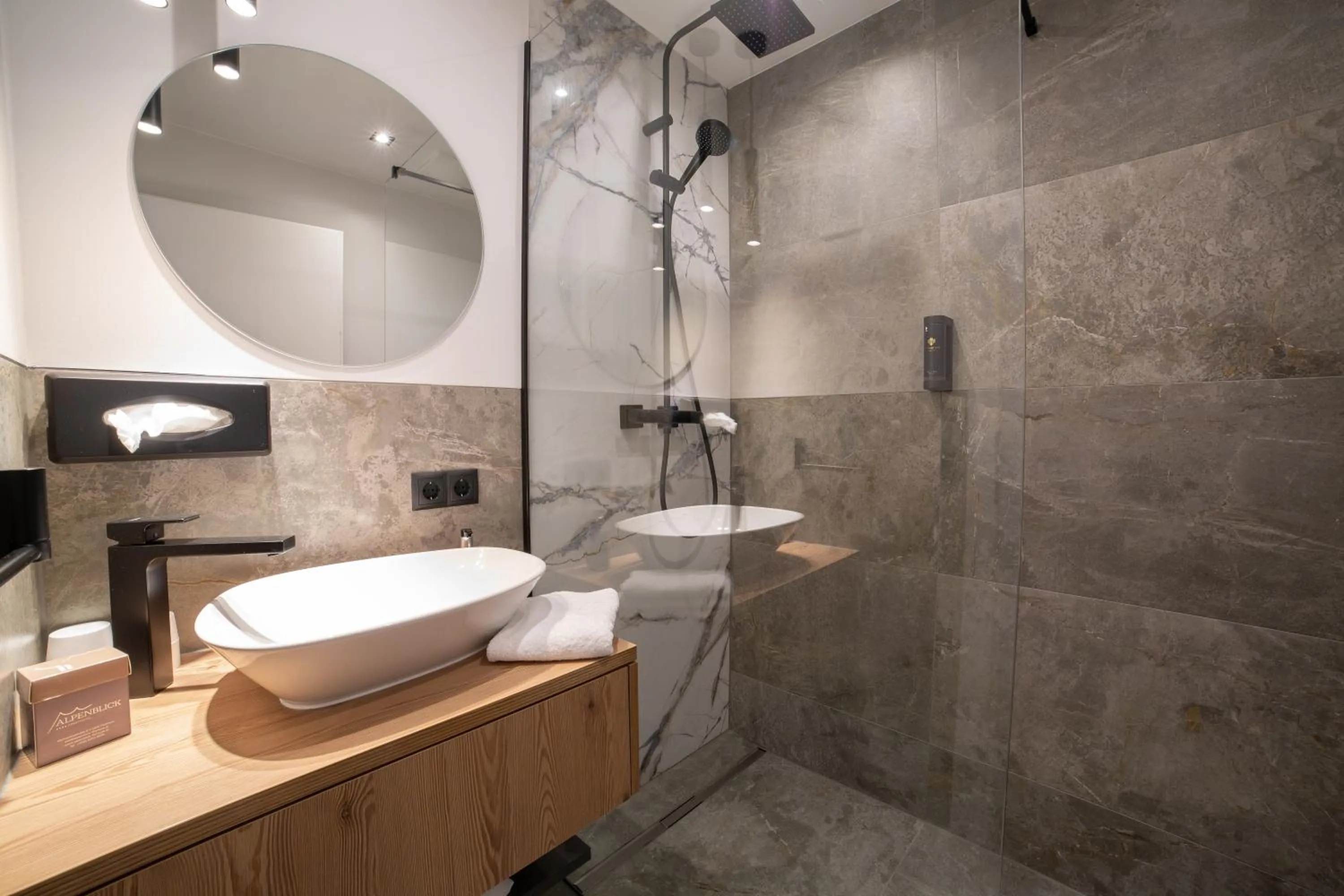 Shower in Hotel Alpenblick