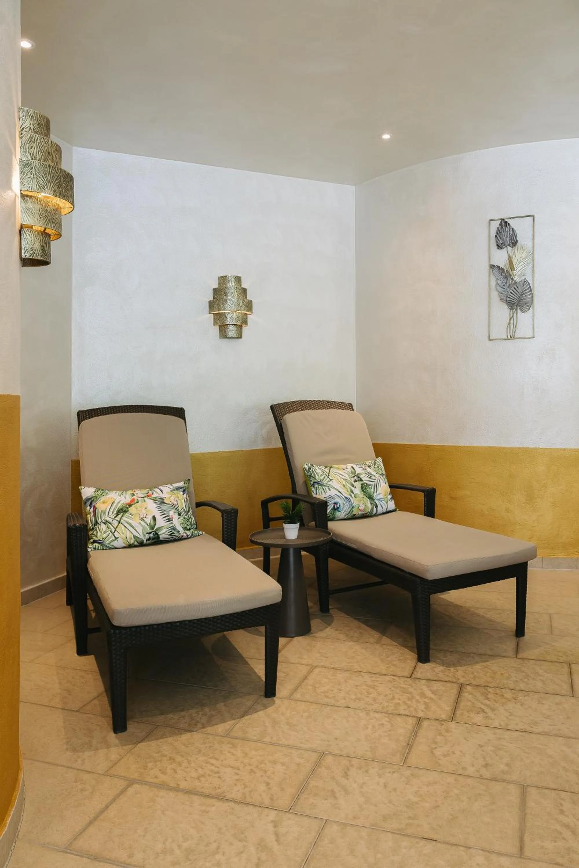 Seating area in Hotel Albizia