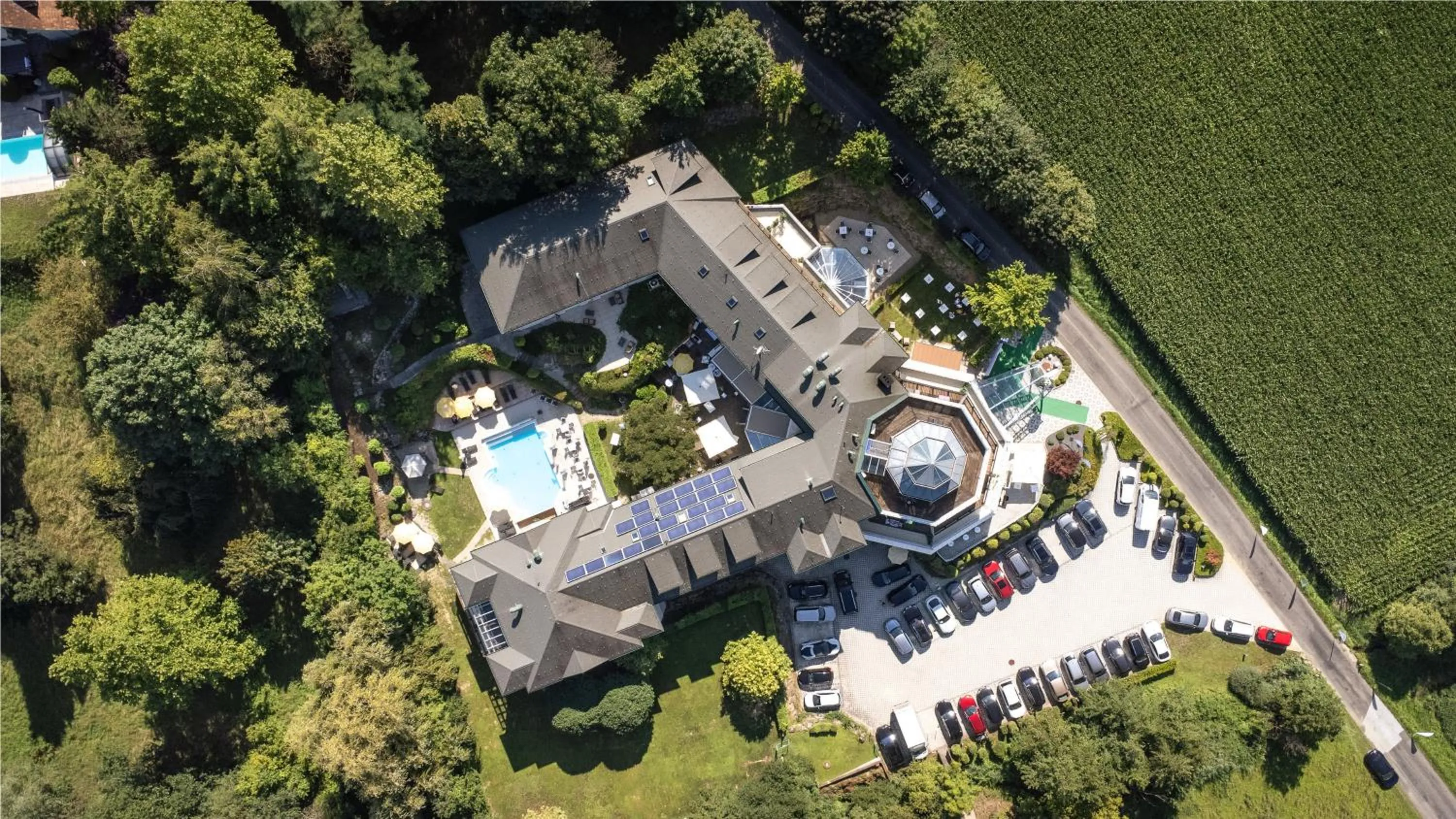 Property building in Hotel Albizia