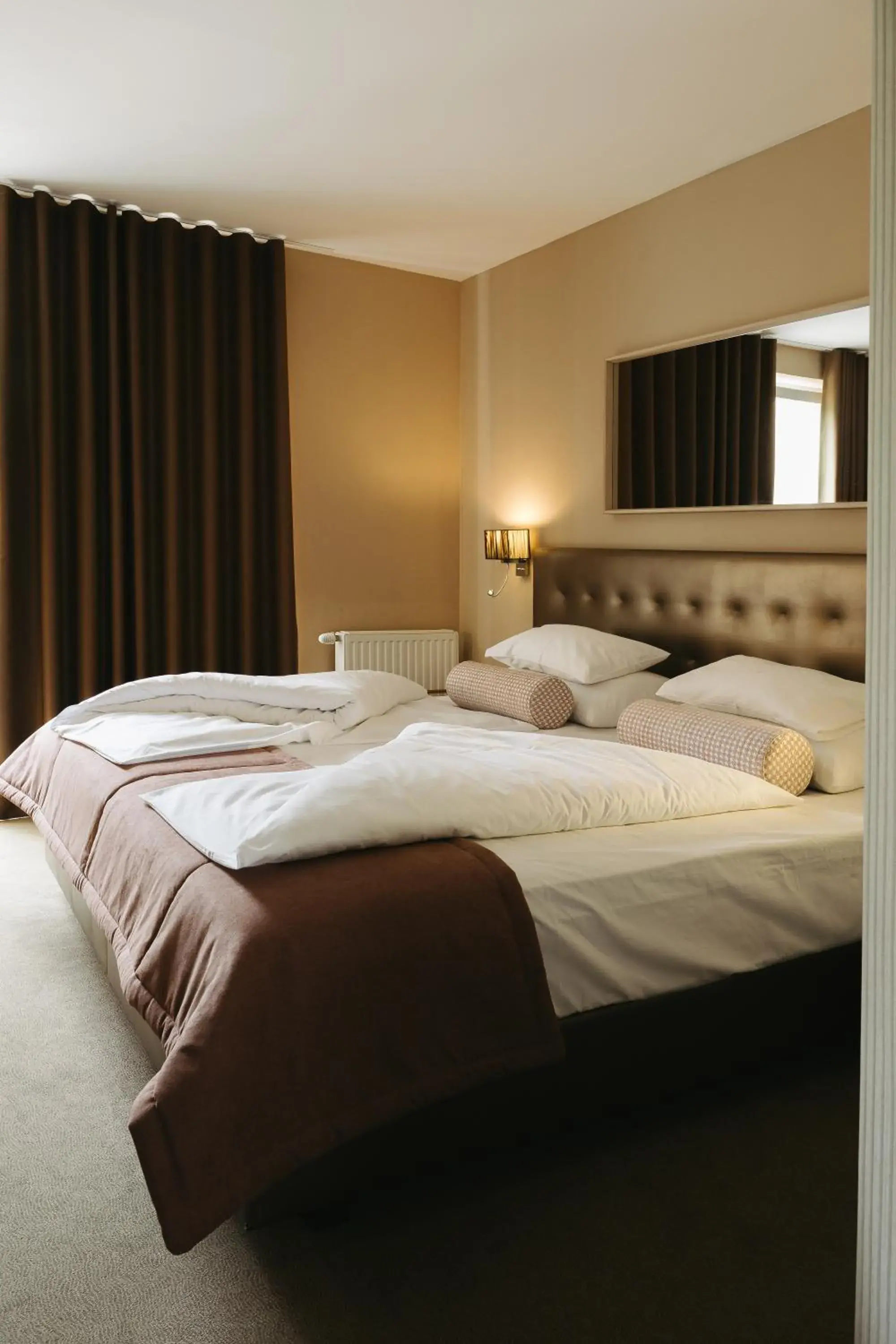 King Room with Roll-In Shower - single occupancy - Disability Access in Hotel Albizia King Room with Roll-In Shower - single occupancy - Disability Access in Hotel Albizia