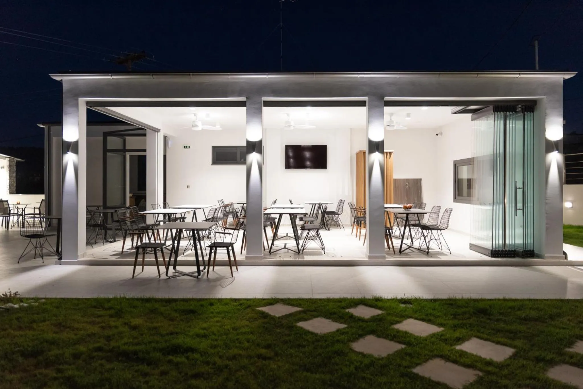 Restaurant/places to eat in Terra Olivia Luxury Villas and Suites
