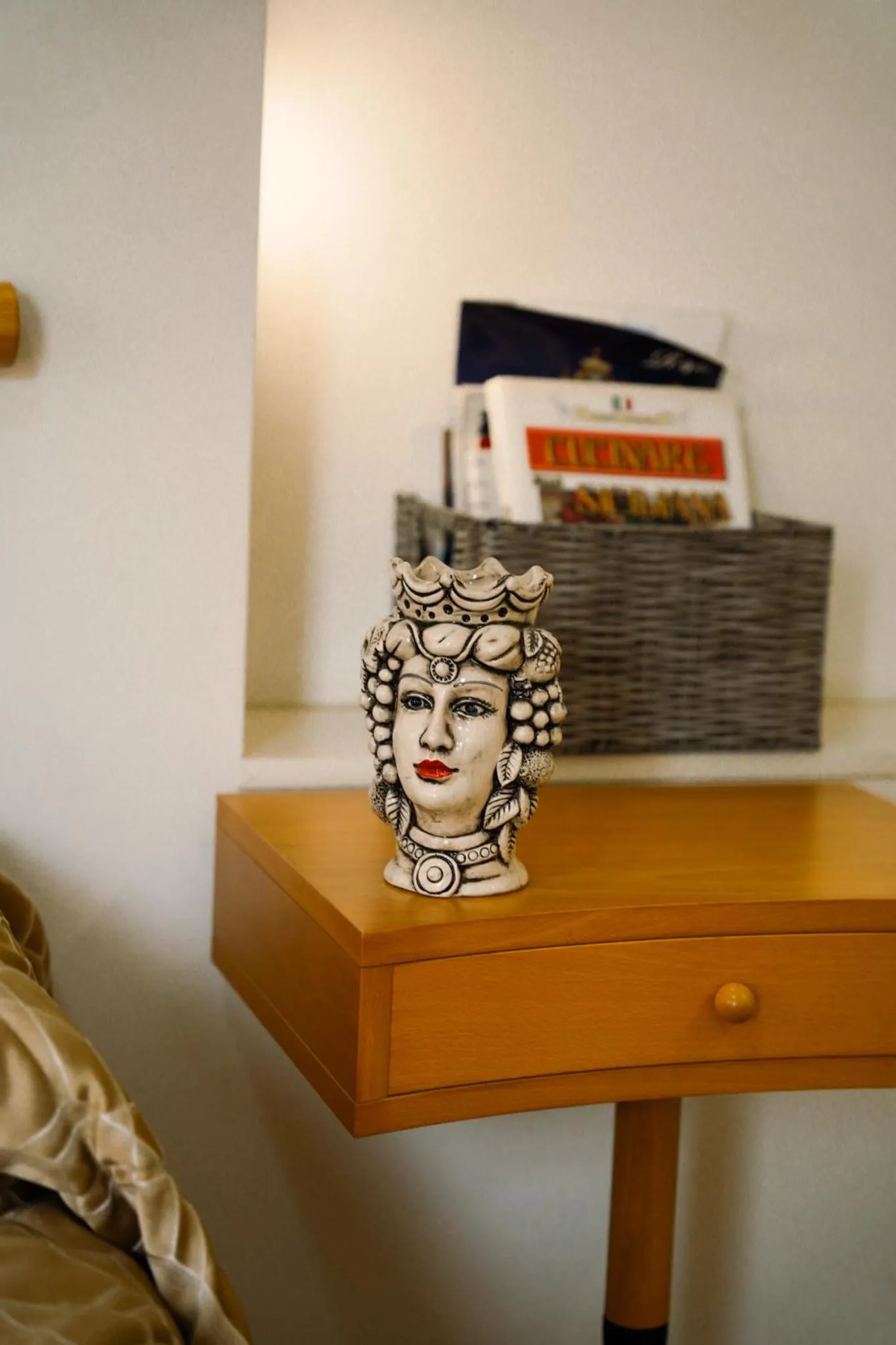 Decorative detail in Finestra sui Ponti