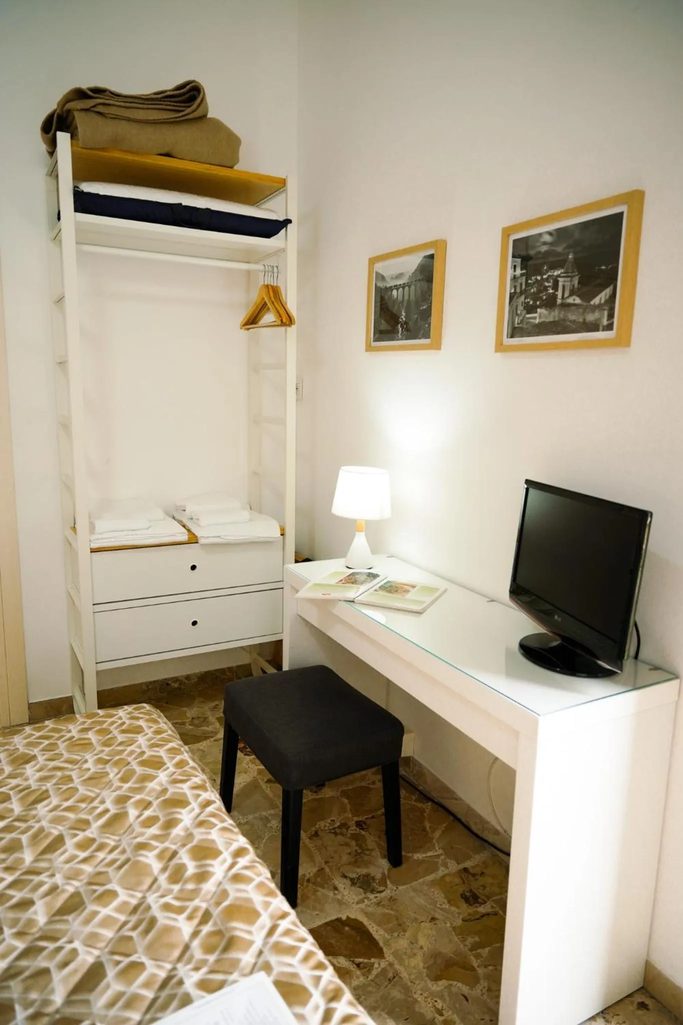 TV and multimedia, Bed in Finestra sui Ponti