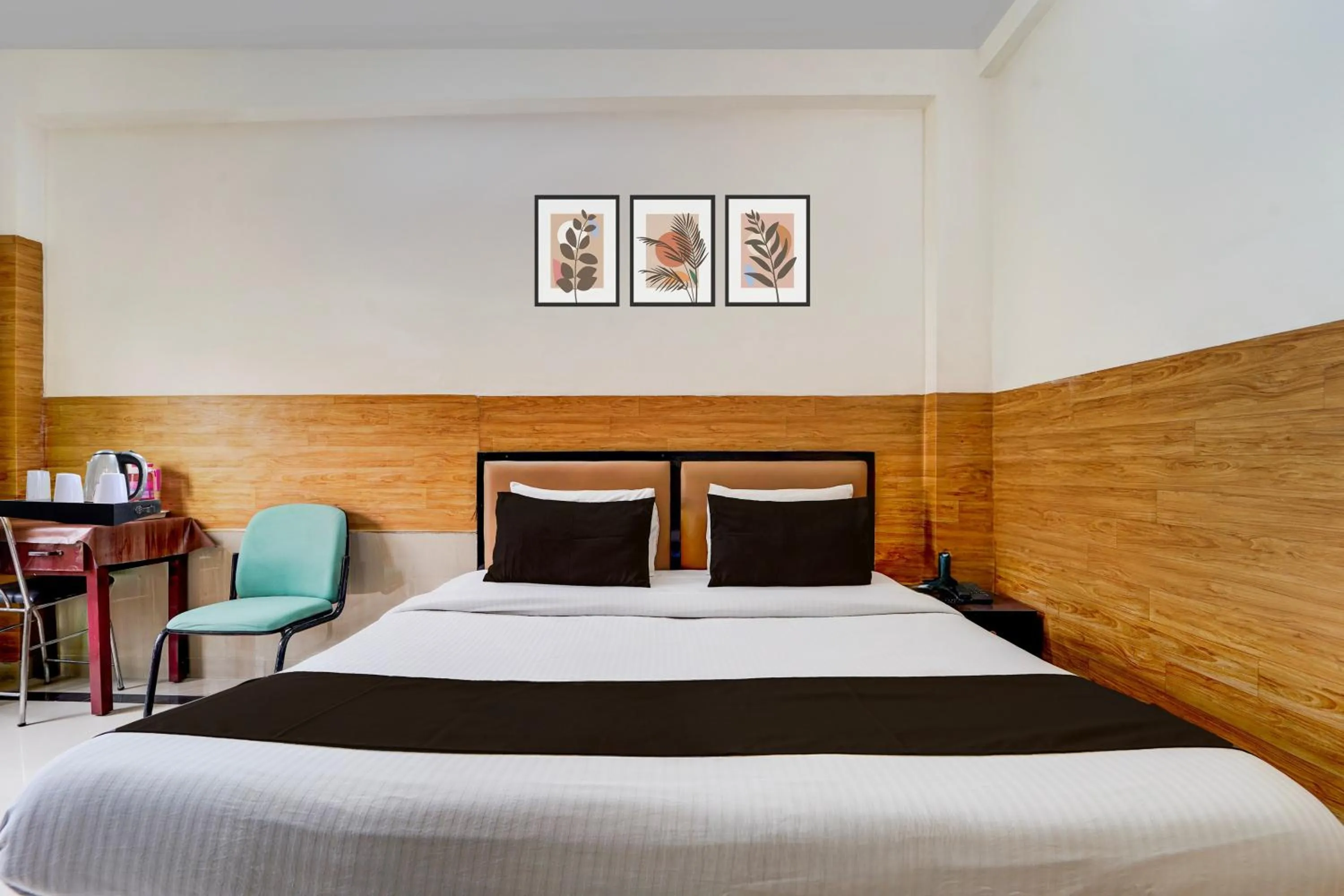 Bedroom, Bed in Hotel O Kollamkudimughal Kakkanad Formerly Diamond Inn